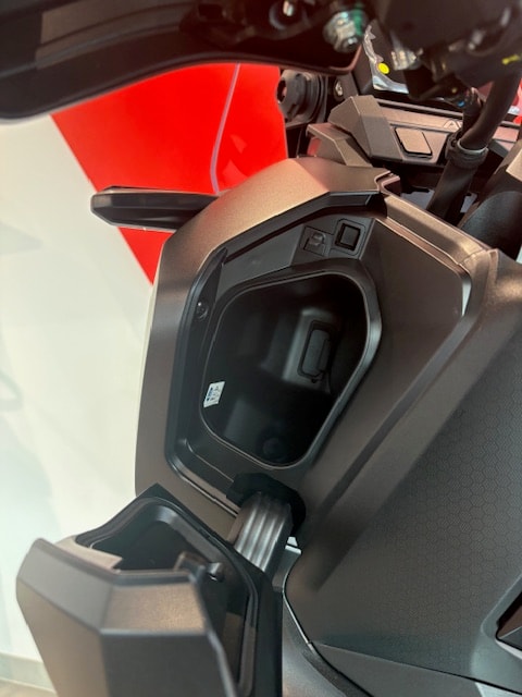 HONDA ADV 350-image-9