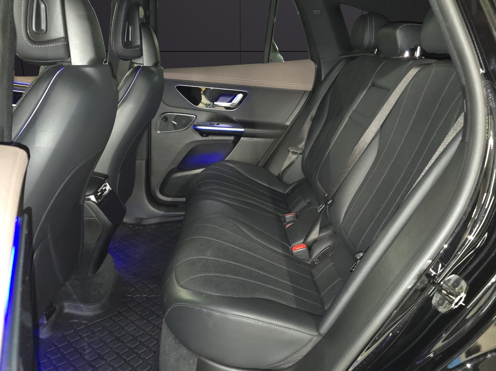 MERCEDES-BENZ EQE SUV 350 4 Matic Executive Edition-image-23
