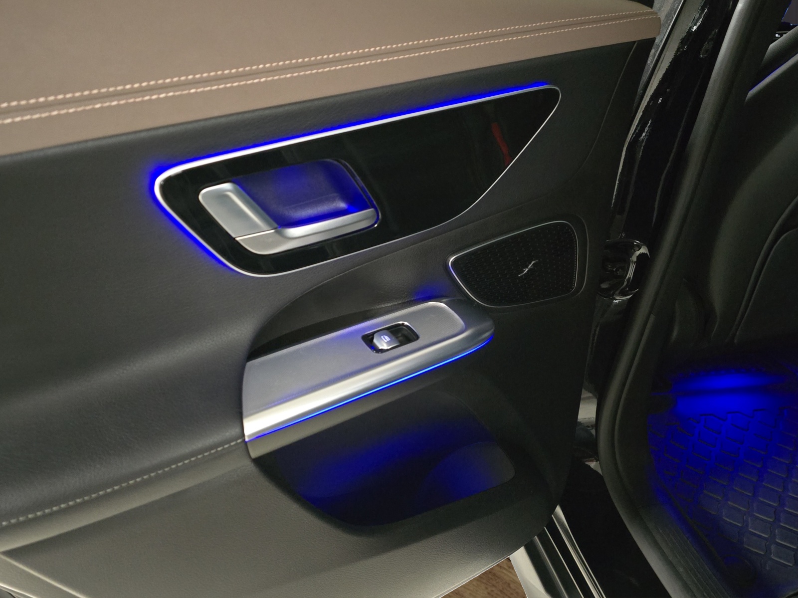 MERCEDES-BENZ EQE SUV 350 4 Matic Executive Edition-image-24