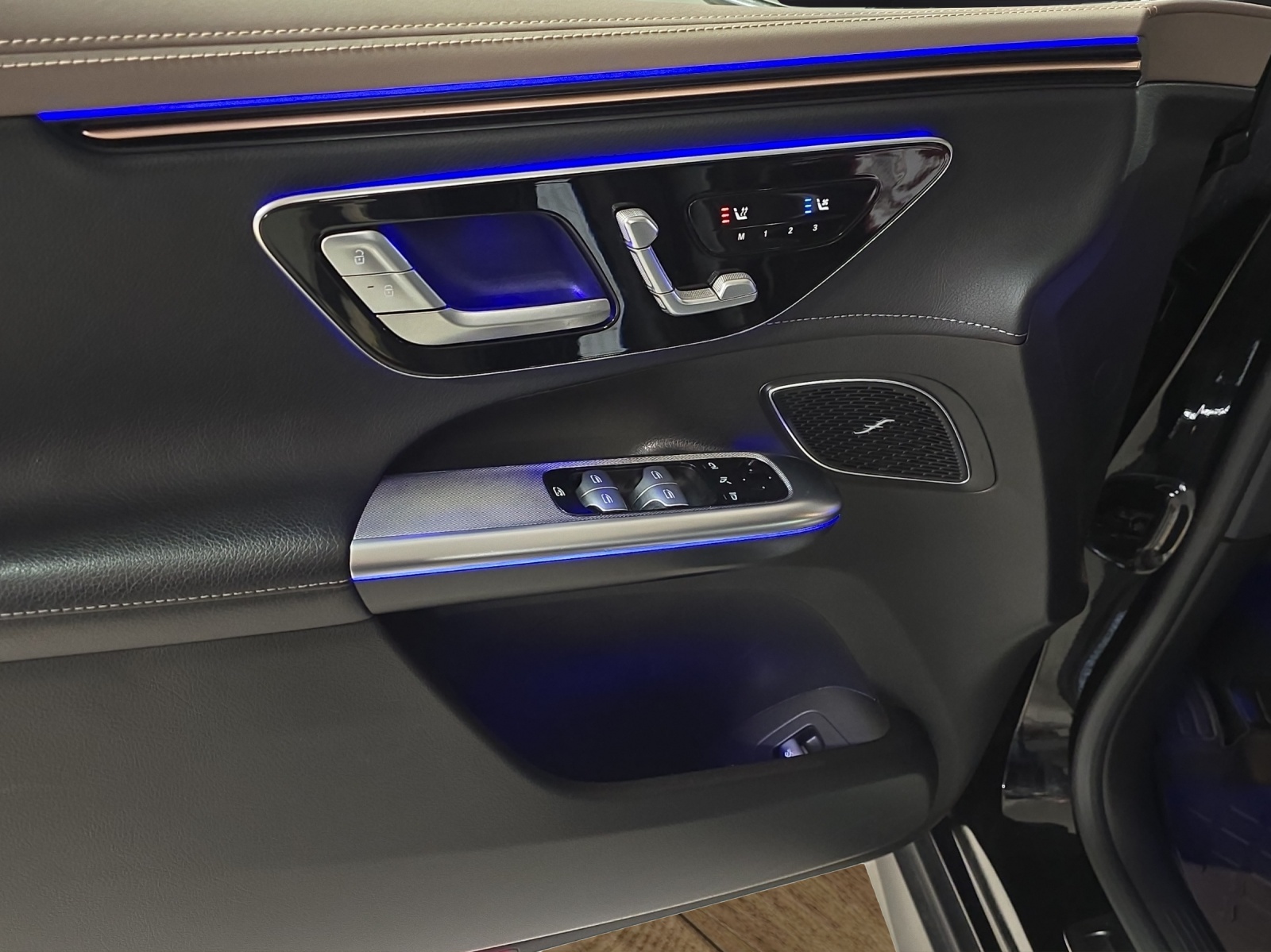 MERCEDES-BENZ EQE SUV 350 4 Matic Executive Edition-image-22