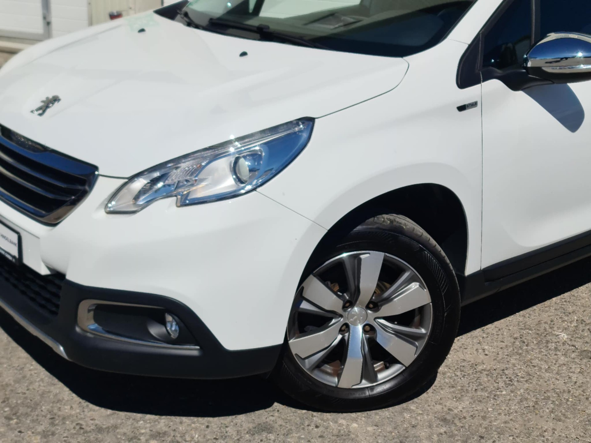 PEUGEOT 2008 1.2 PureTech Active-image-1