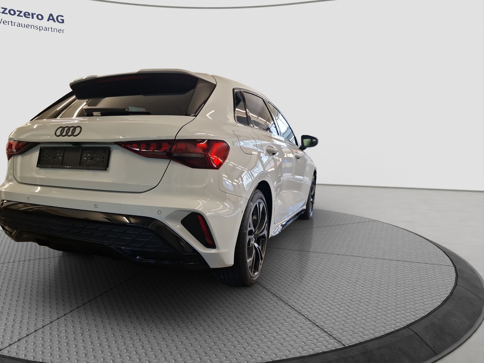 AUDI A3 Sportback 35 TFSI S line Attraction S-tronic-image-4