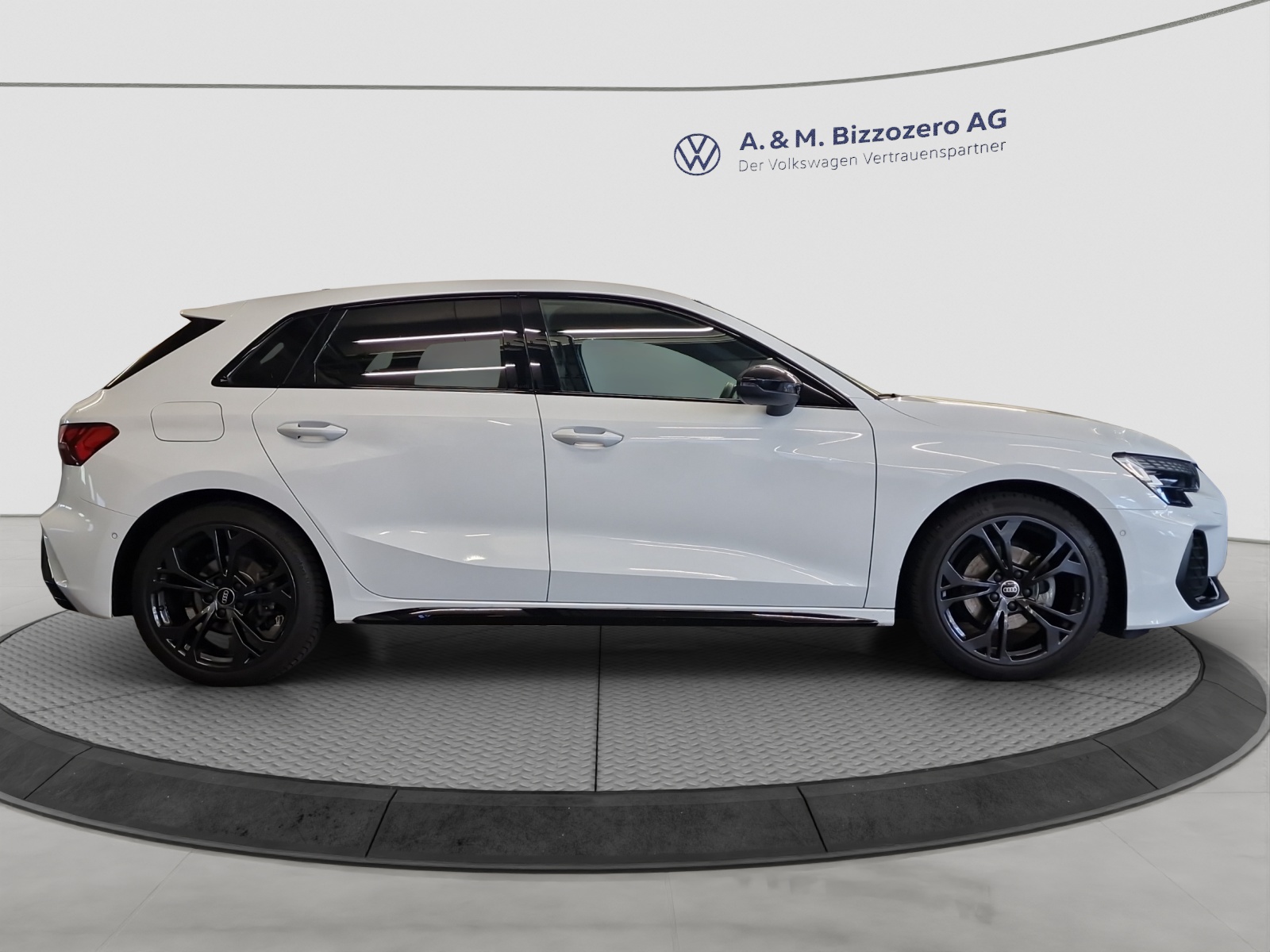 AUDI A3 Sportback 35 TFSI S line Attraction S-tronic-image-5