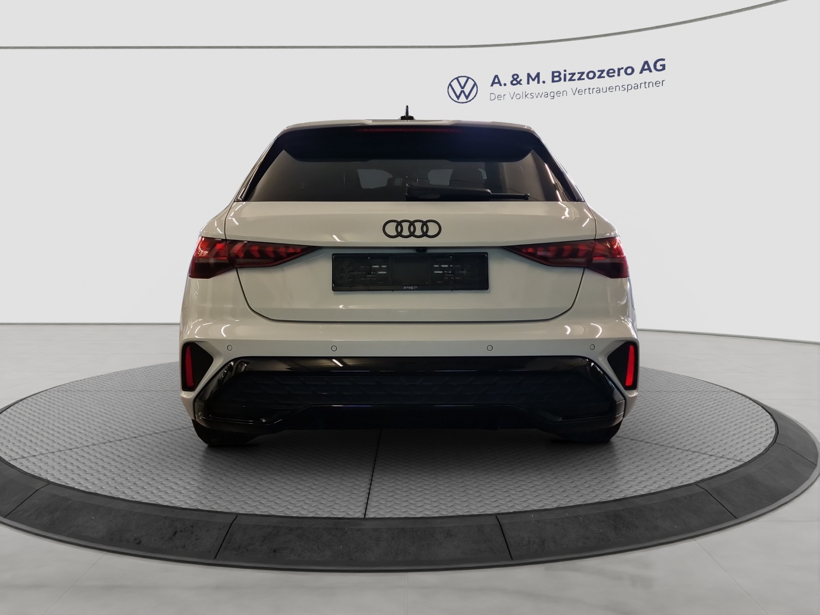 AUDI A3 Sportback 35 TFSI S line Attraction S-tronic-showroom-element-3