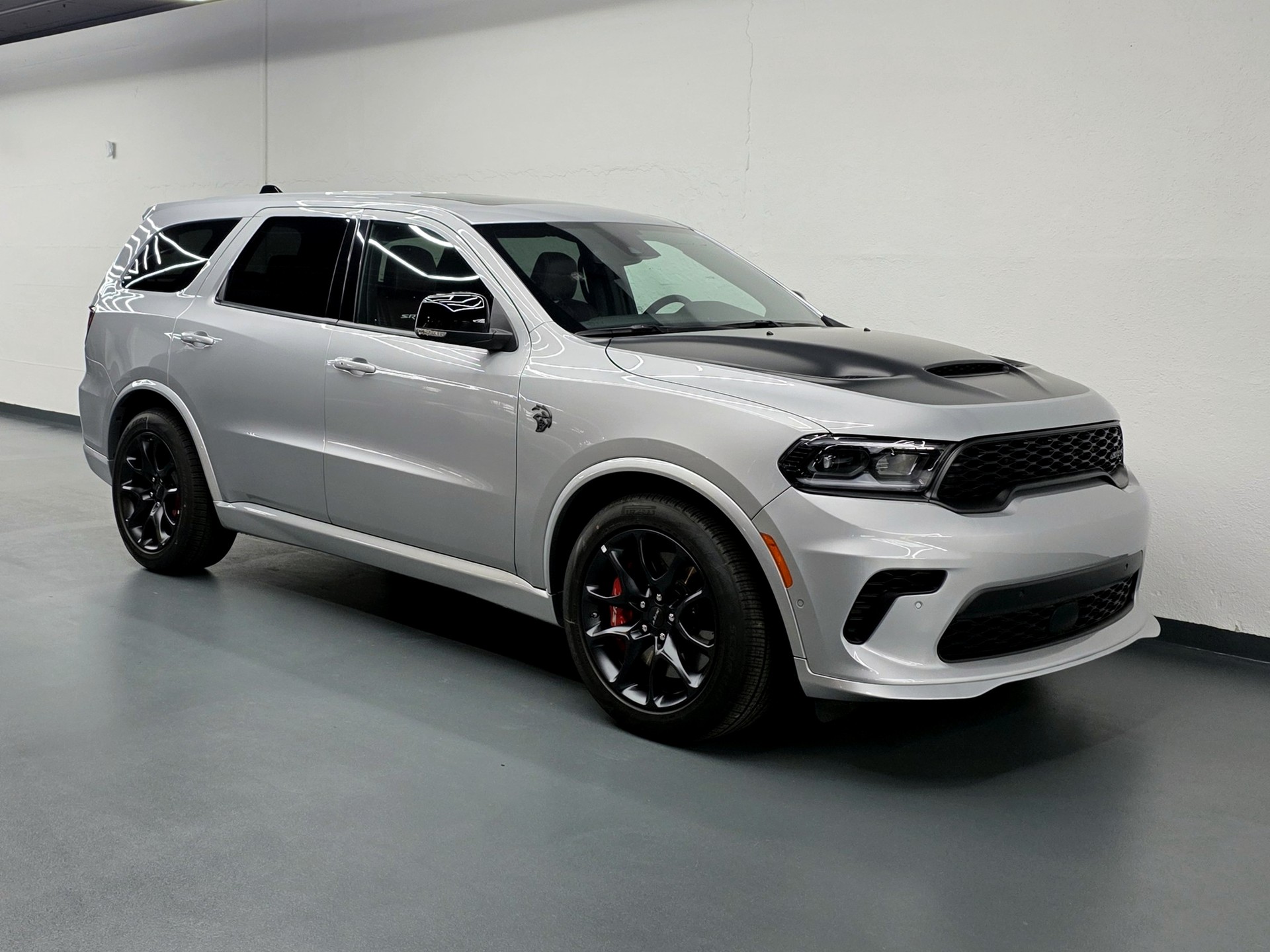DODGE Durango SRT 6.2 HELLCAT AWD "SILVER BULLET"-showroom-element-1