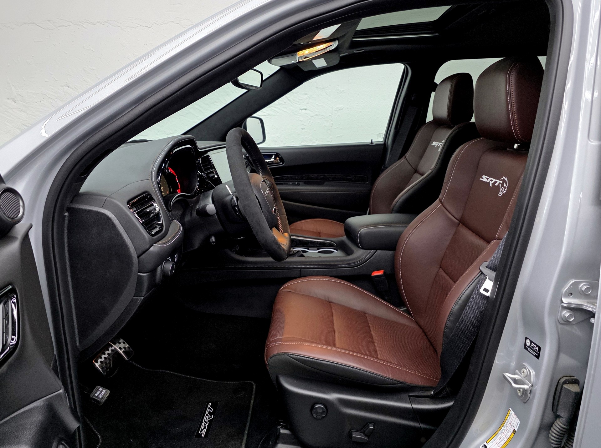 DODGE Durango SRT 6.2 HELLCAT AWD "SILVER BULLET"-image-10