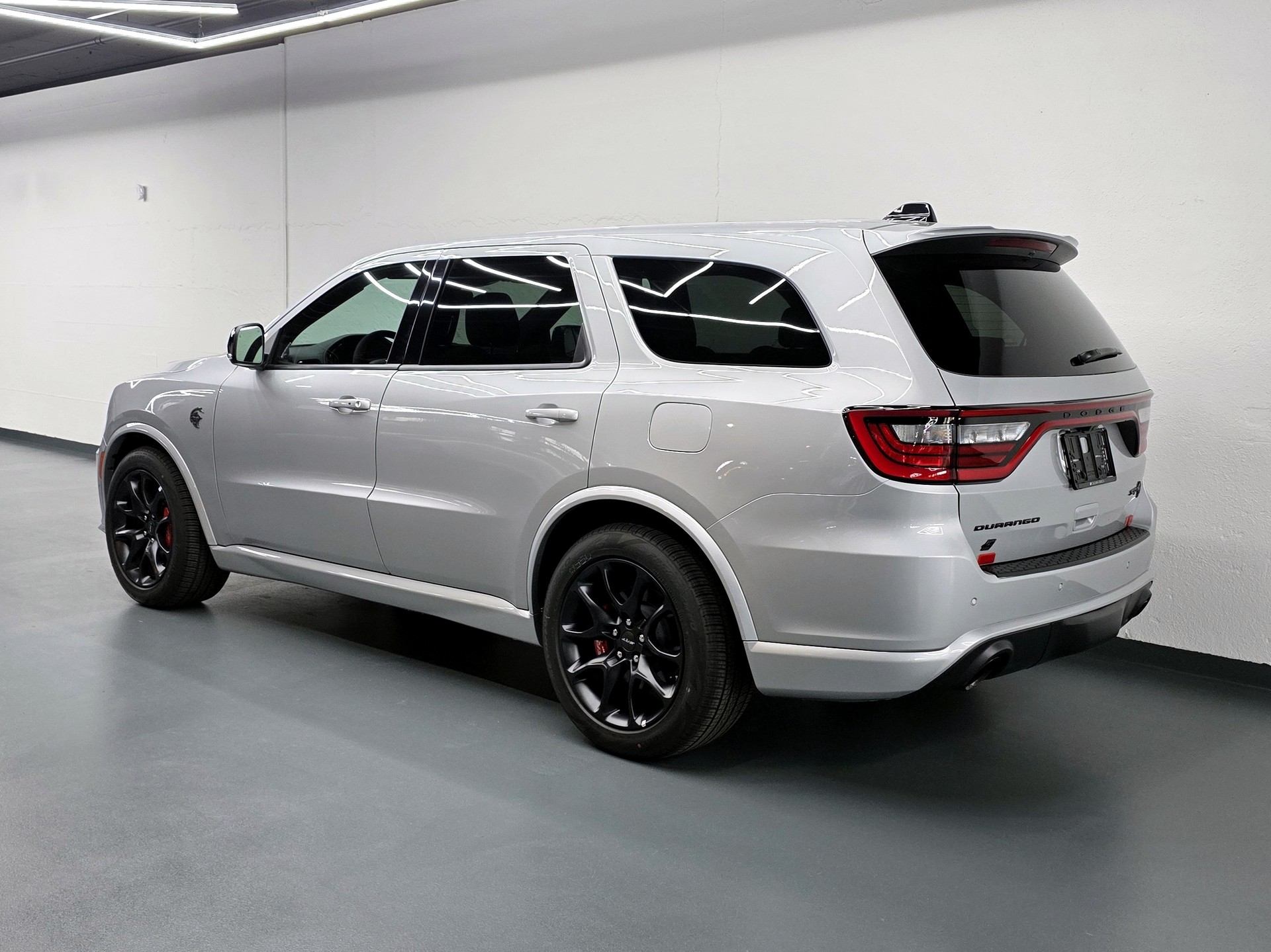 DODGE Durango SRT 6.2 HELLCAT AWD "SILVER BULLET"-image-6