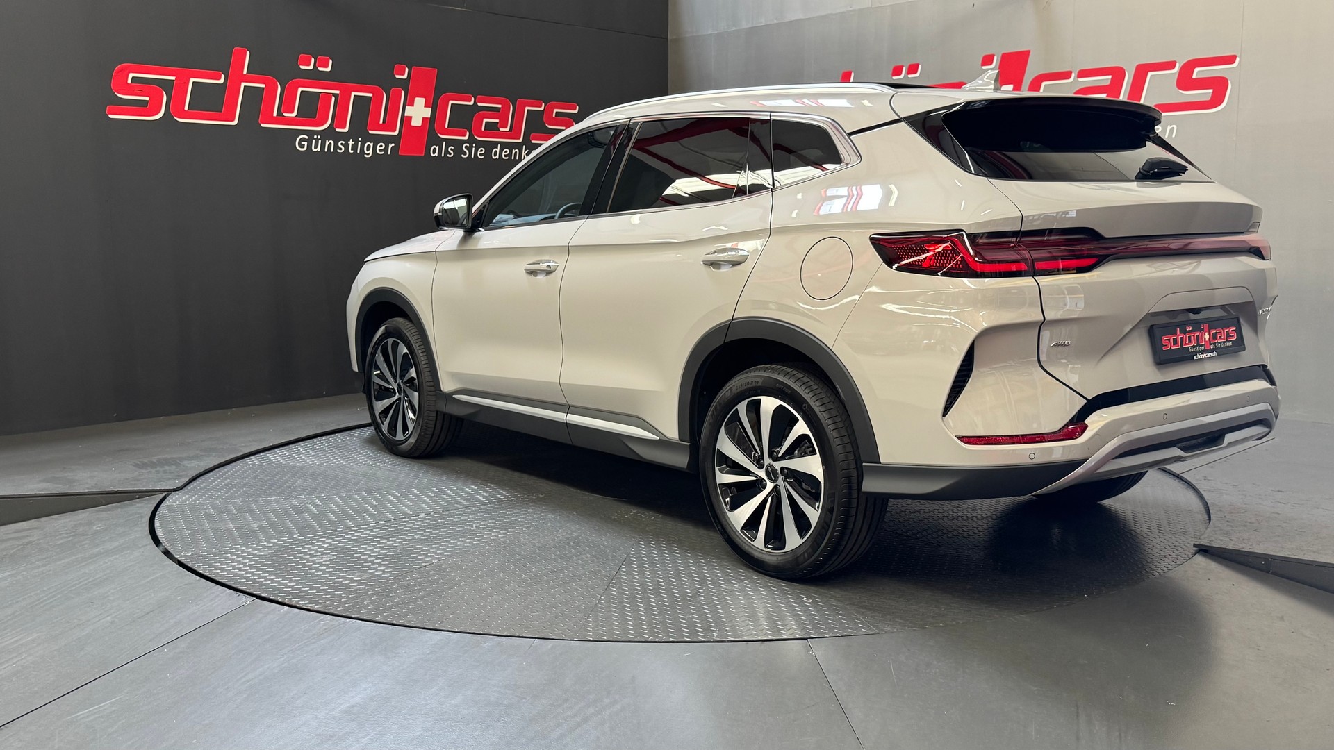 BYD Seal U DM-i Design AWD-showroom-element-3