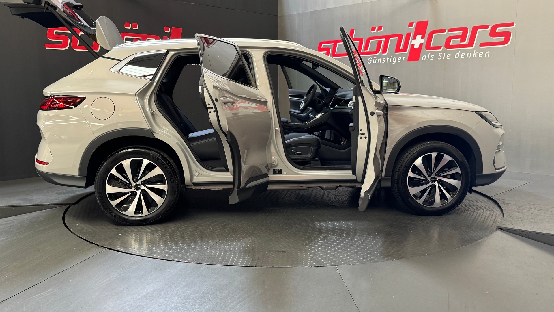 BYD Seal U DM-i Design AWD-image-7