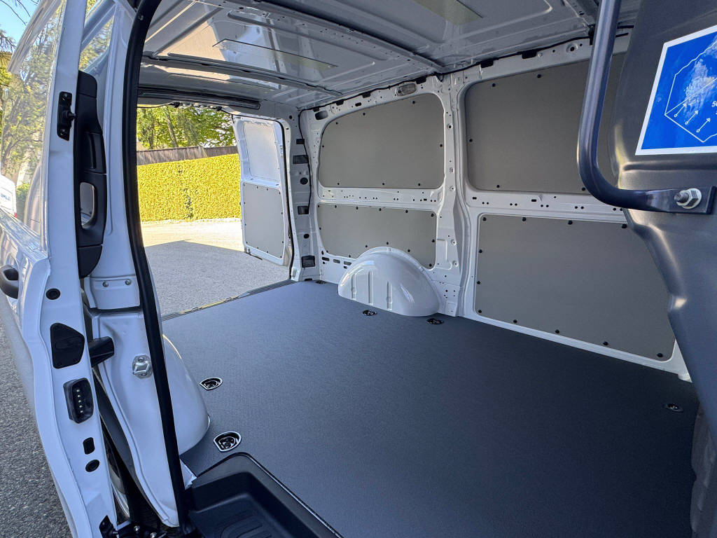 MERCEDES-BENZ eVito 129 Kasten Worker lang 90 kWh-image-4