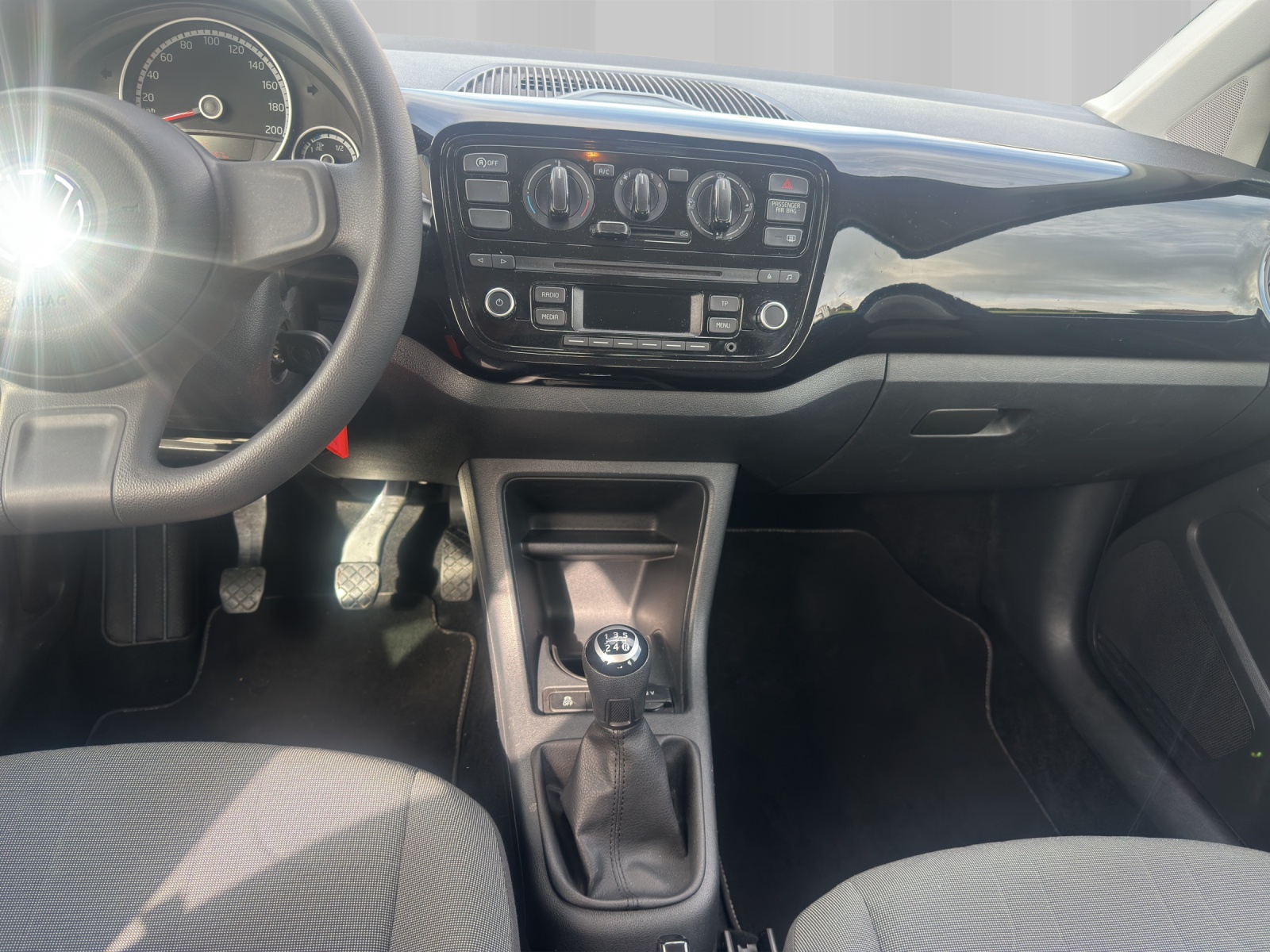 VW Up 1.0 BMT EcoFuel club up-image-4