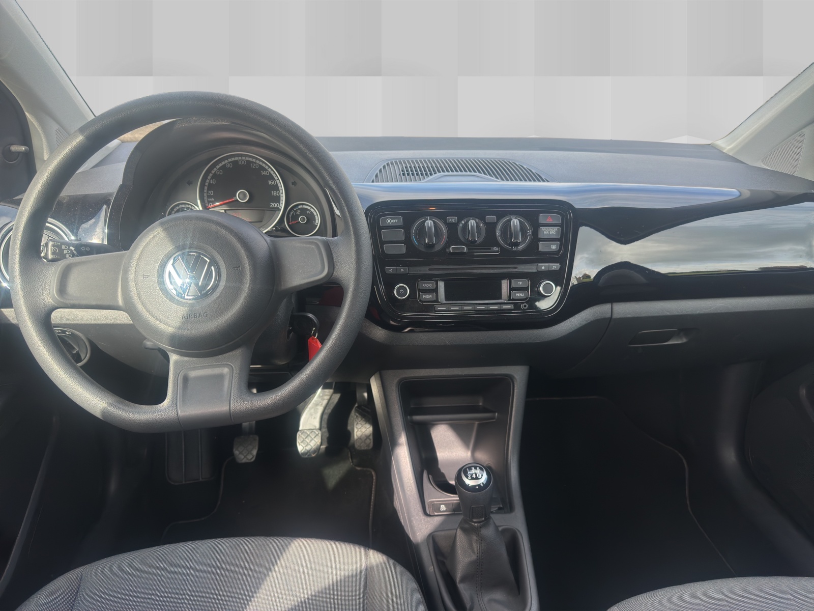 VW Up 1.0 BMT EcoFuel club up-image-3