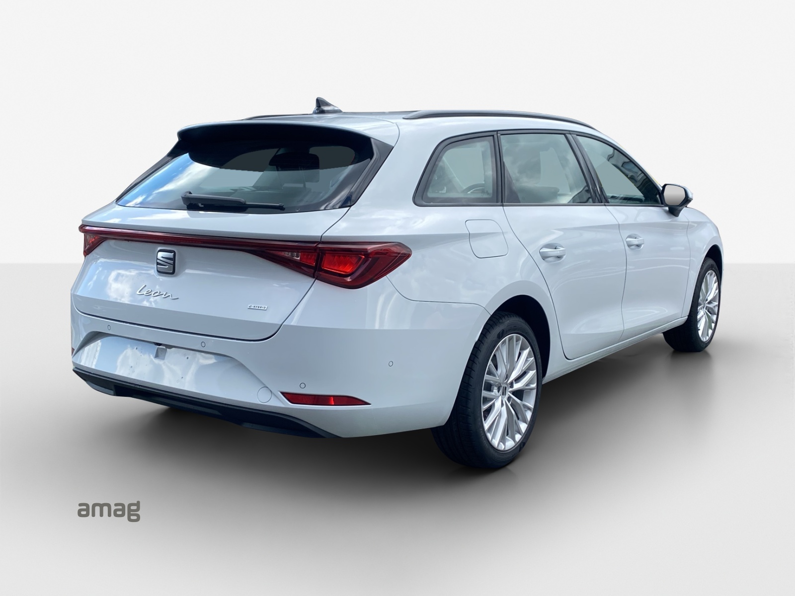 SEAT Leon ST 1.5 eHybrid pHEV DSG FR-image-4
