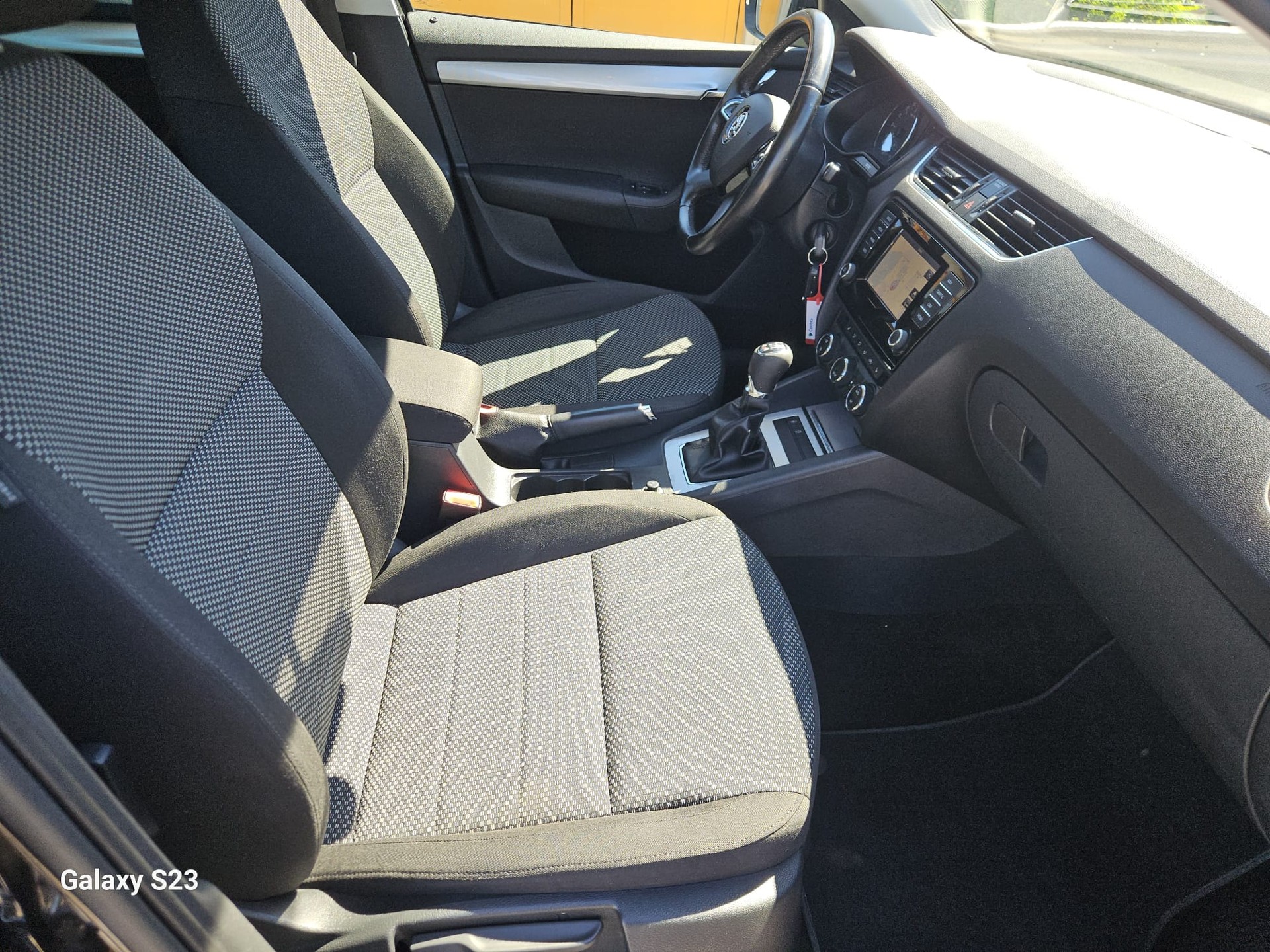 SKODA Octavia Combi 2.0 TDI Ambition 4x4-image-5