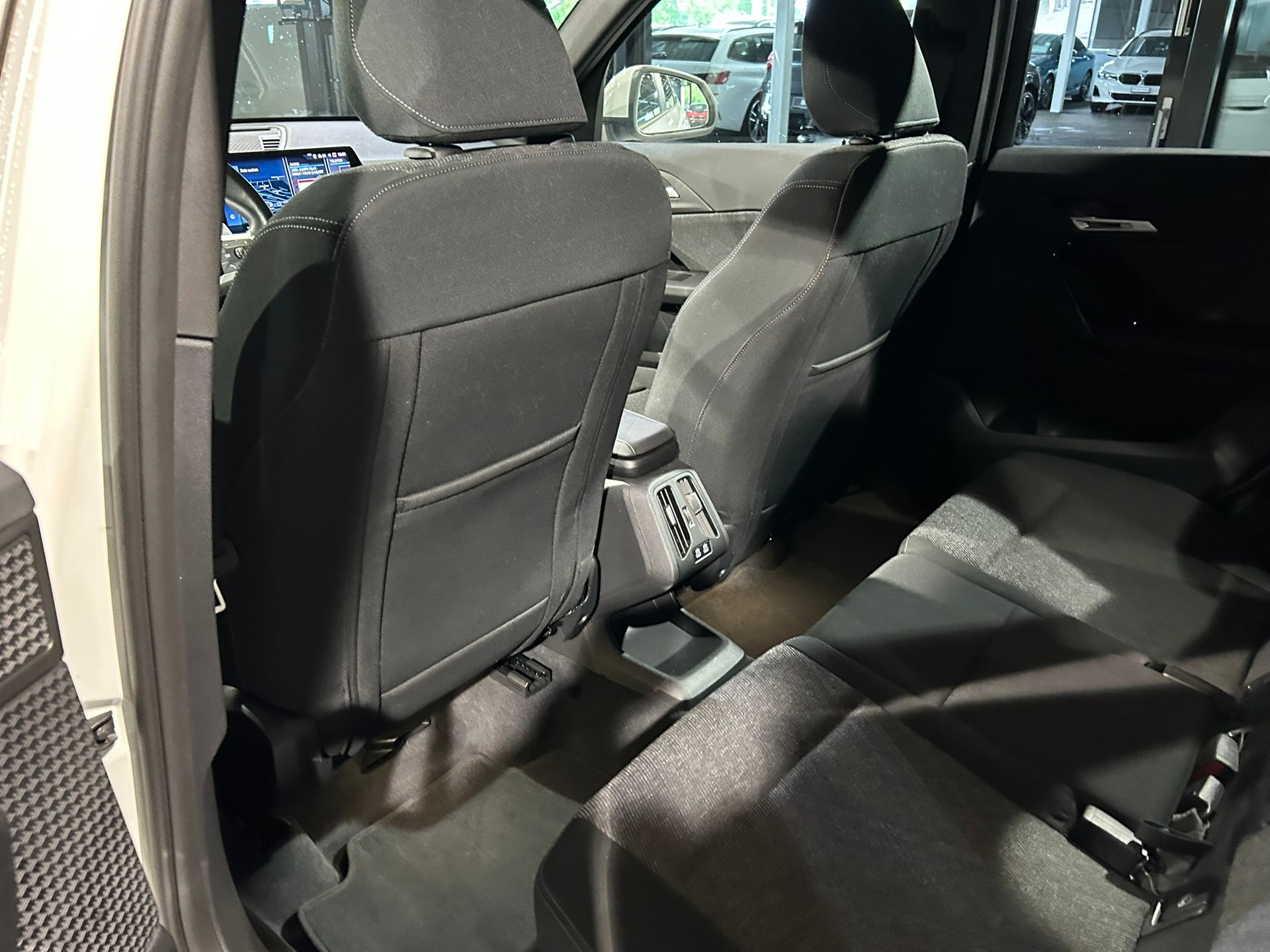 BMW X1 sDrive 18i-image-28