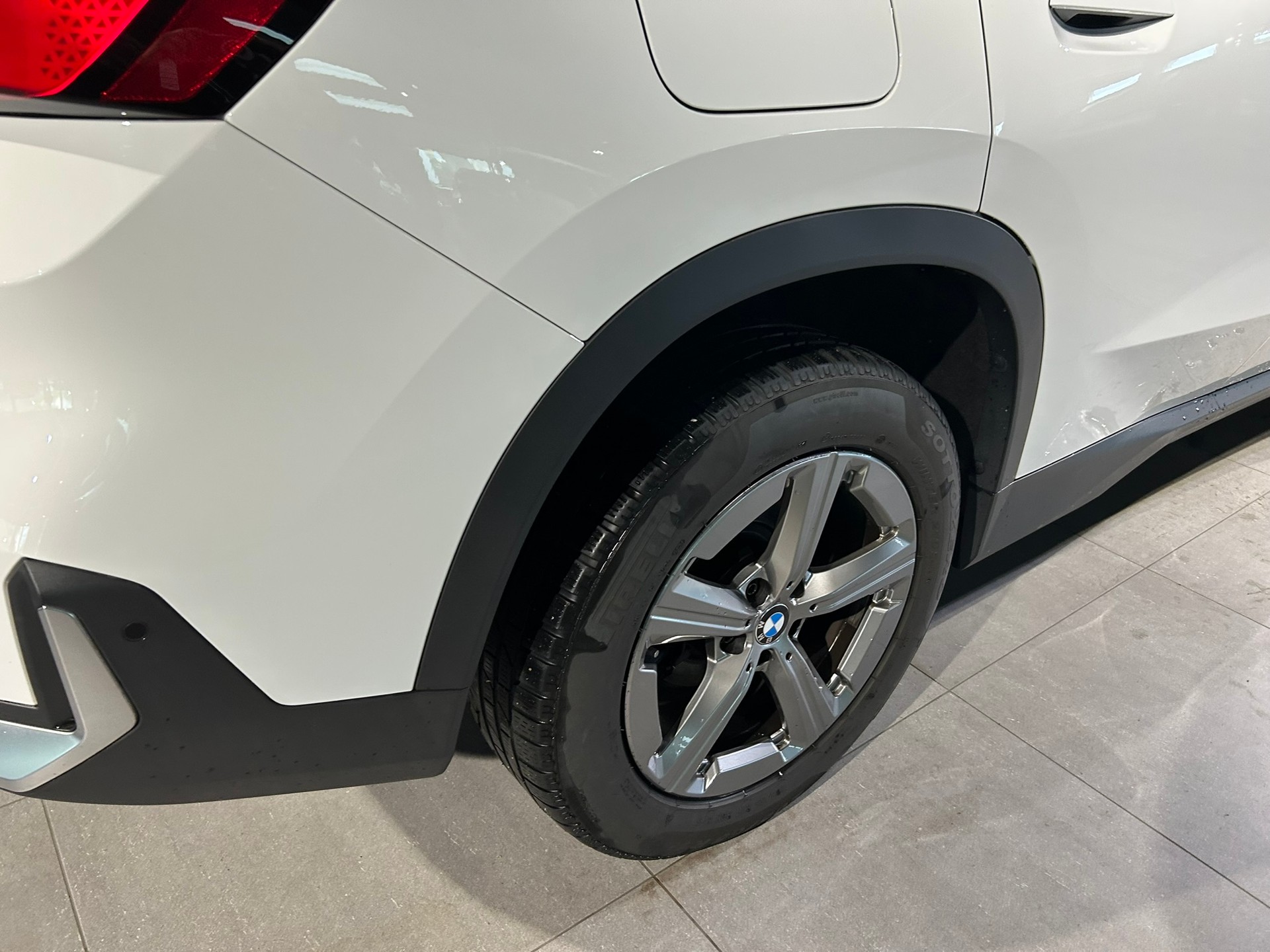 BMW X1 sDrive 18i-image-17