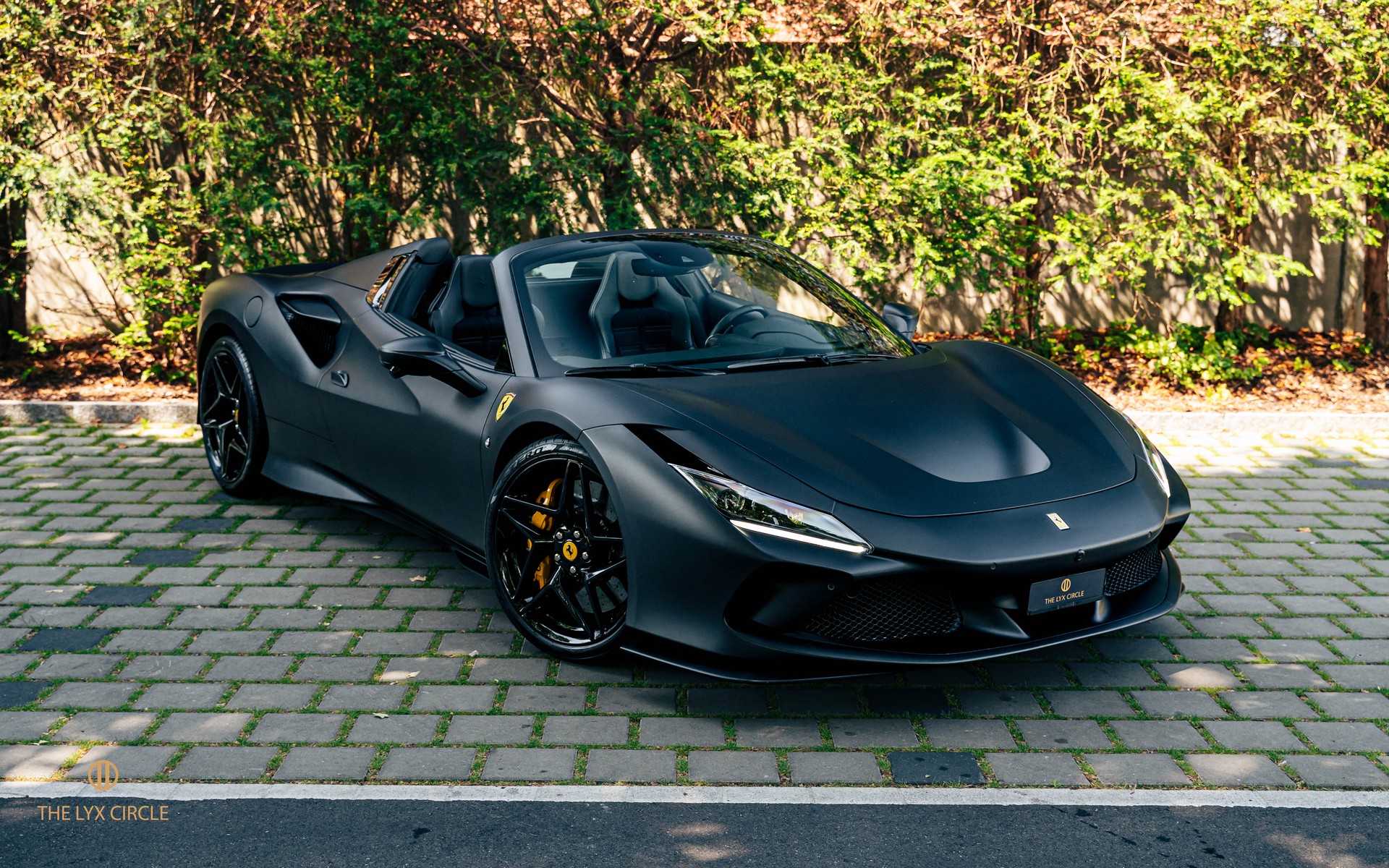 FERRARI F8 Spider