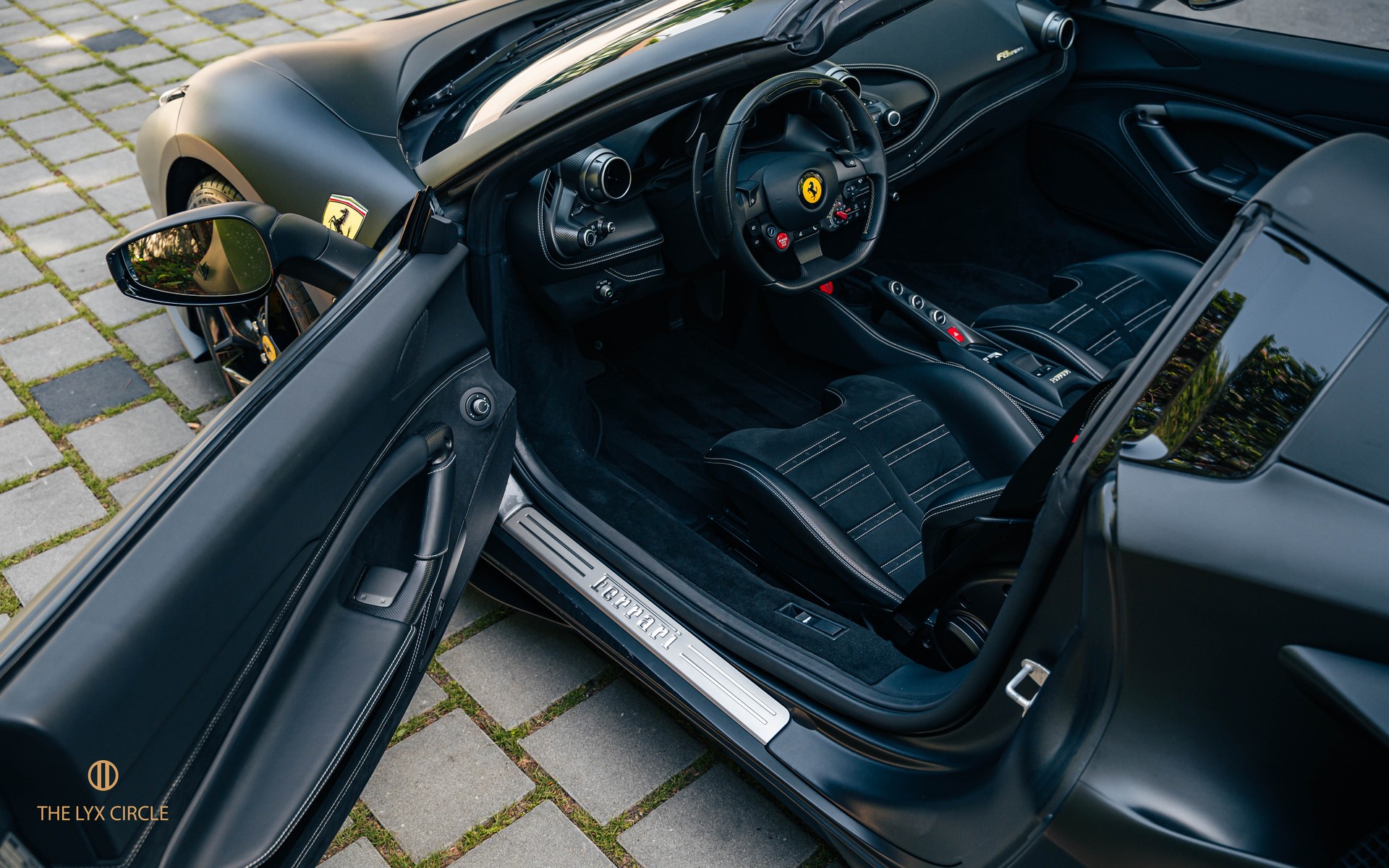 FERRARI F8 Spider-image-9