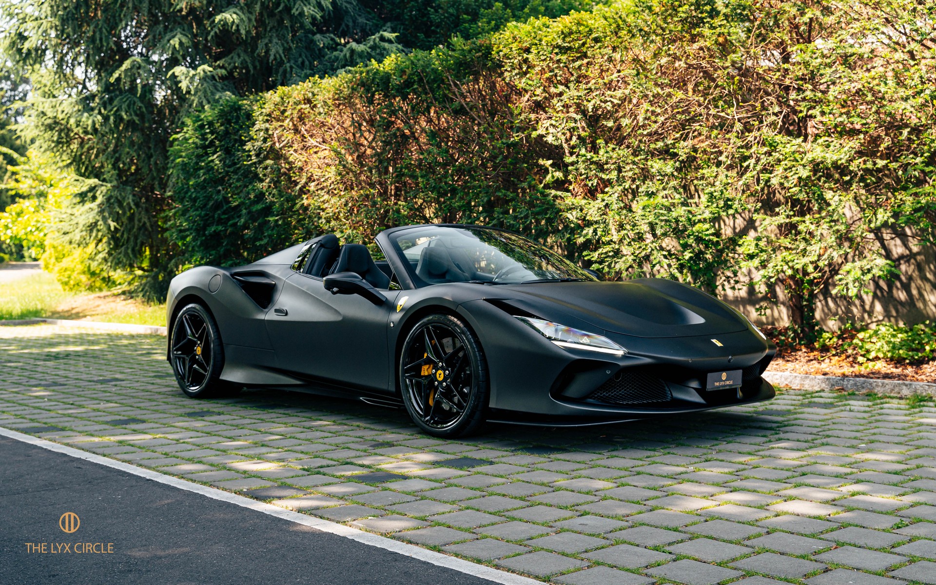 FERRARI F8 Spider-image-1