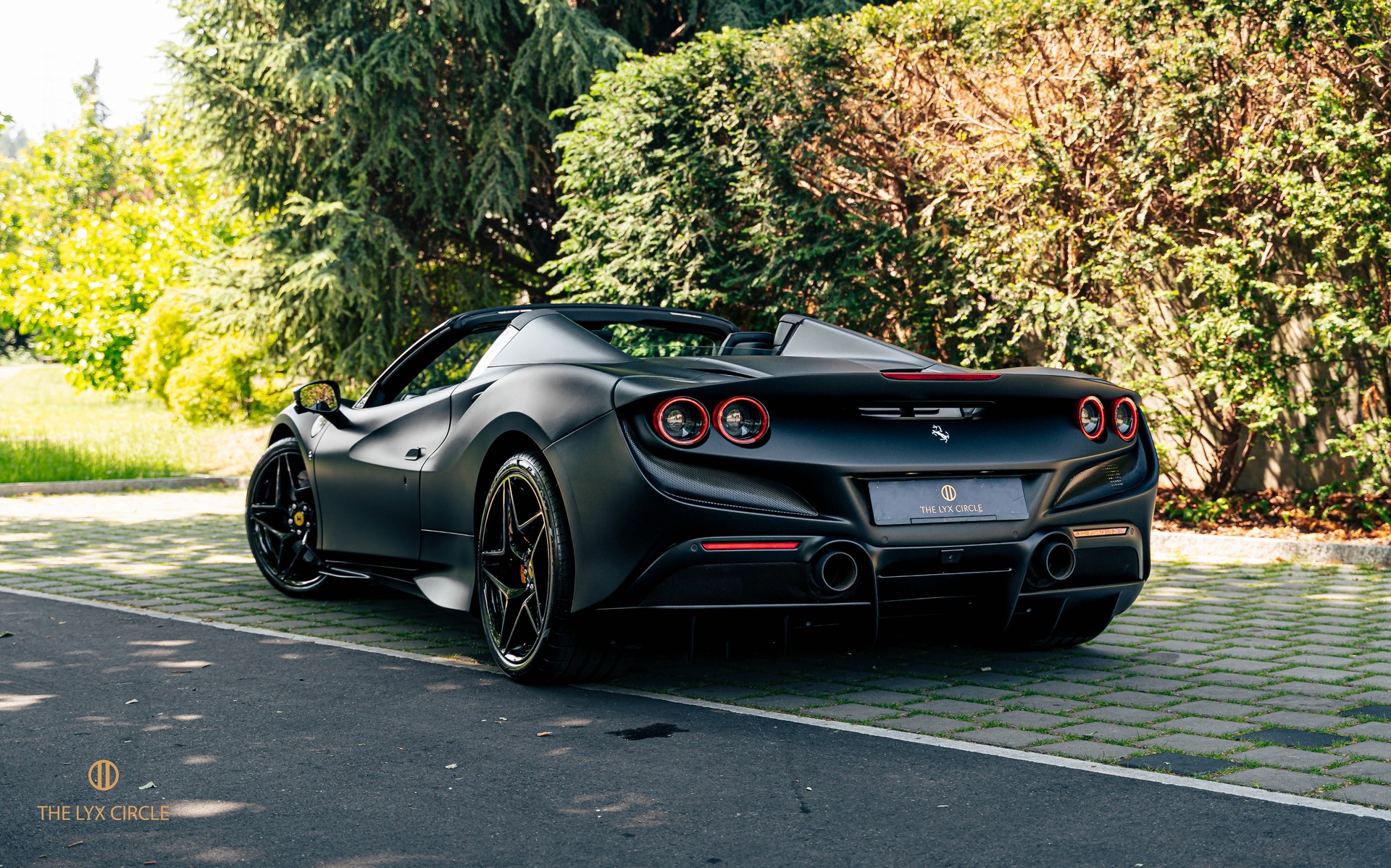 FERRARI F8 Spider-image-8
