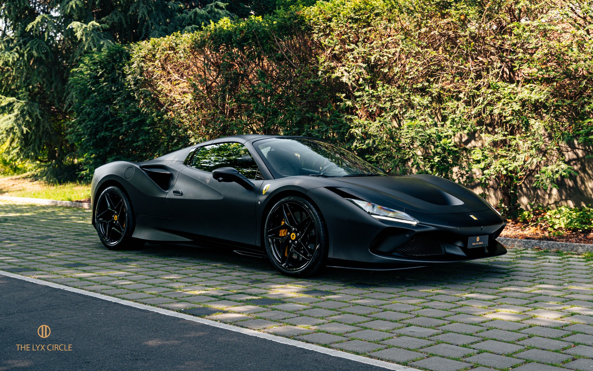 FERRARI F8 Spider-image-2