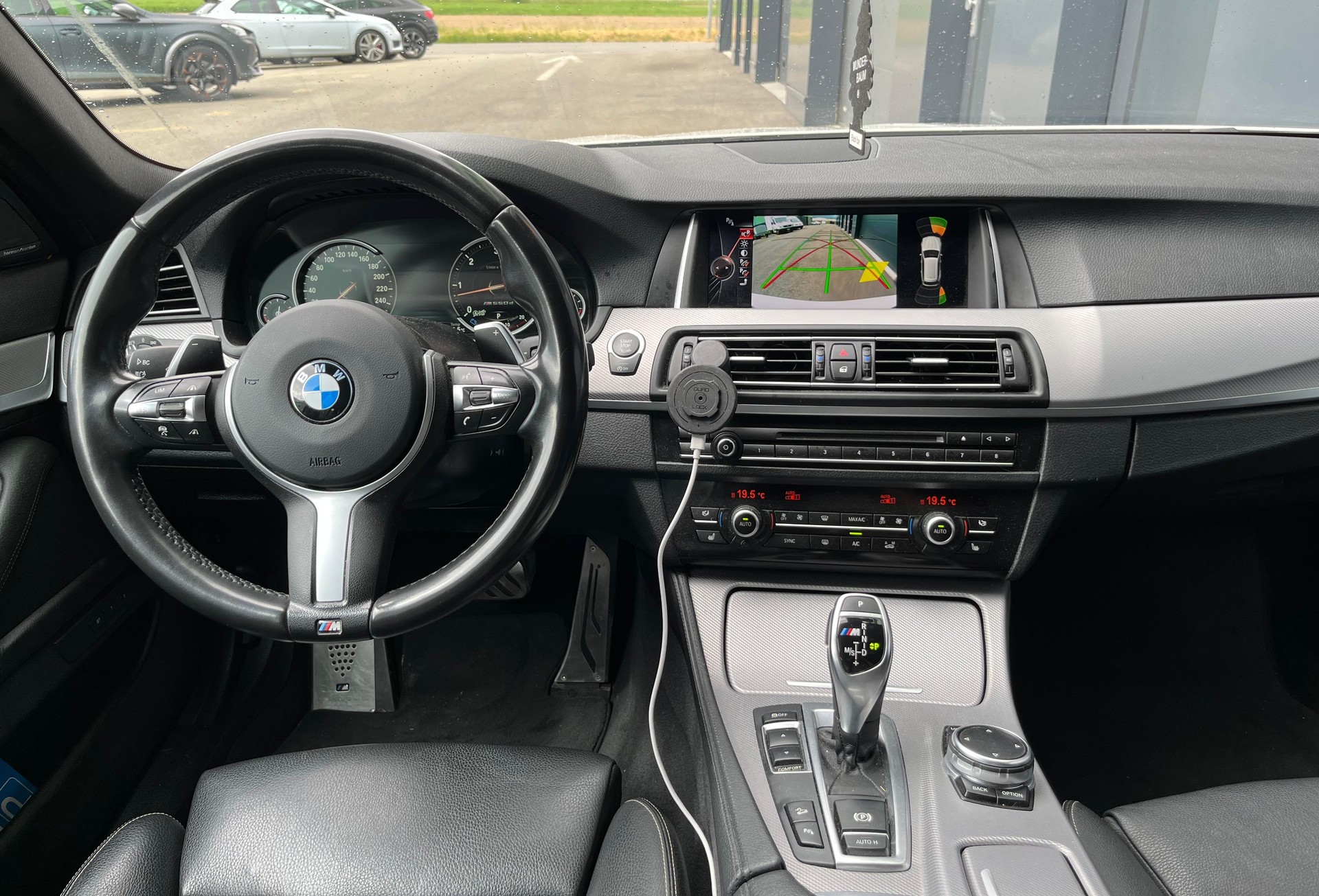 BMW M550d Touring xDrive Steptronic-image-16