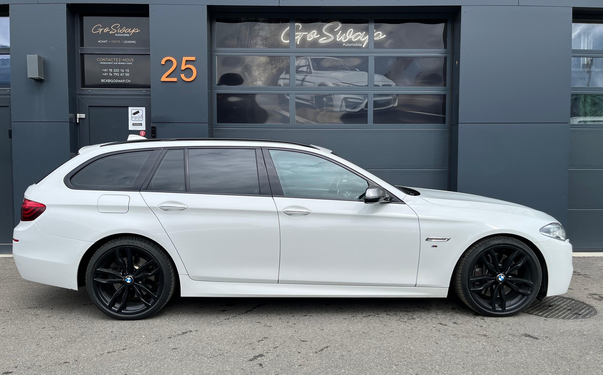 BMW M550d Touring xDrive Steptronic-showroom-element-1