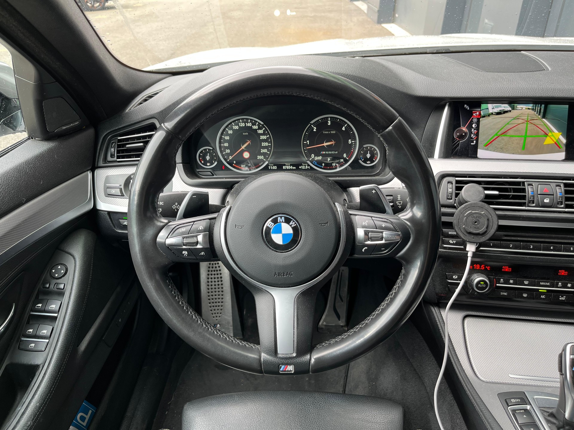 BMW M550d Touring xDrive Steptronic-image-17