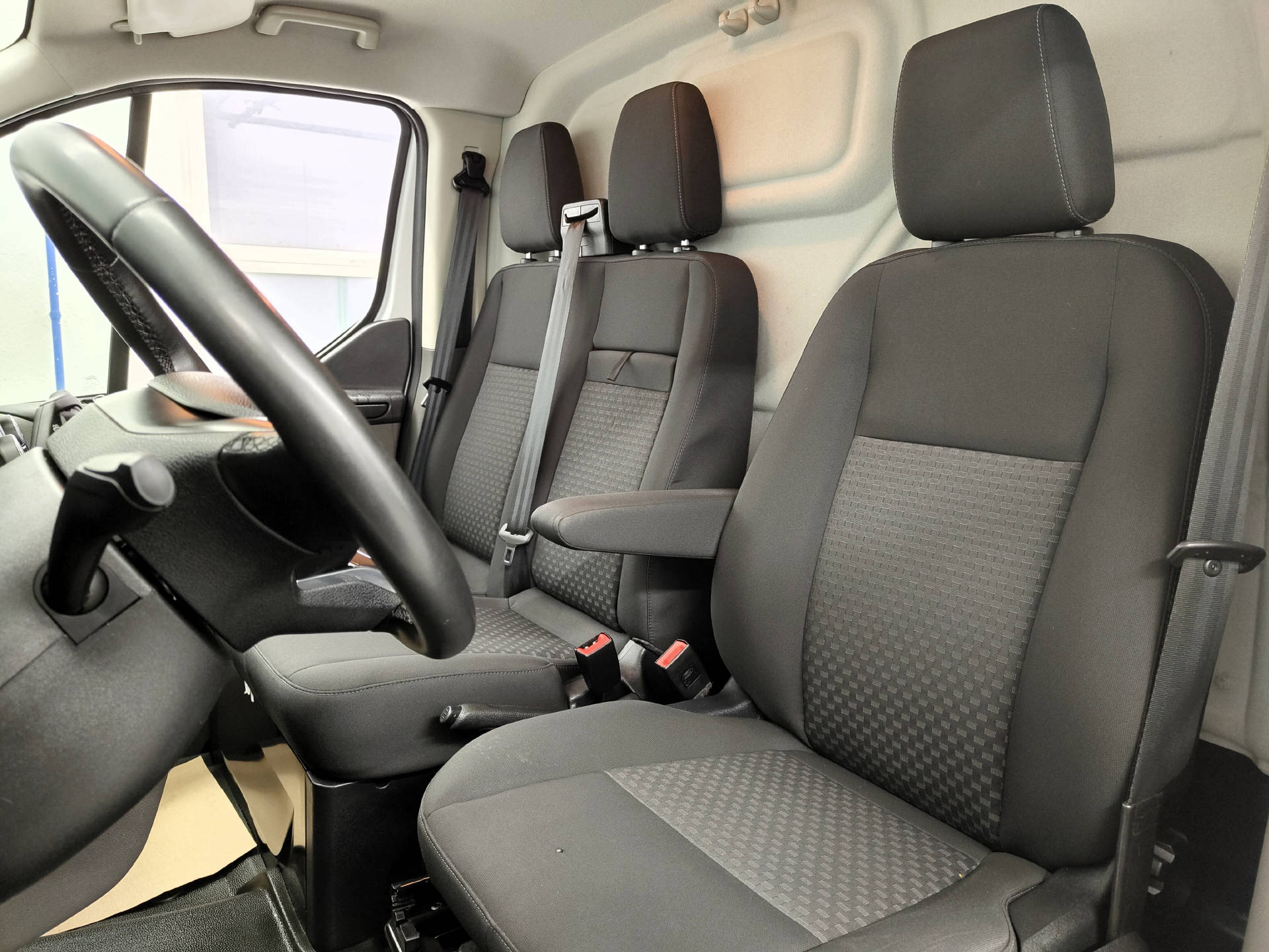 FORD Transit Custom Van 320 L2H1 2.0 TDCi 130 Trend-image-5