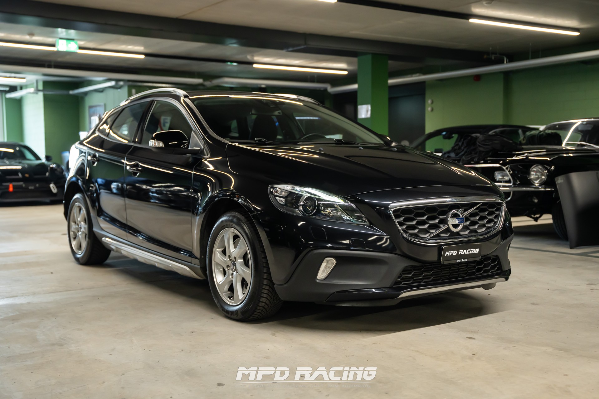 VOLVO V40 Cross Country T4 2.0 AWD Family Ed. Geartr.-showroom-element-1