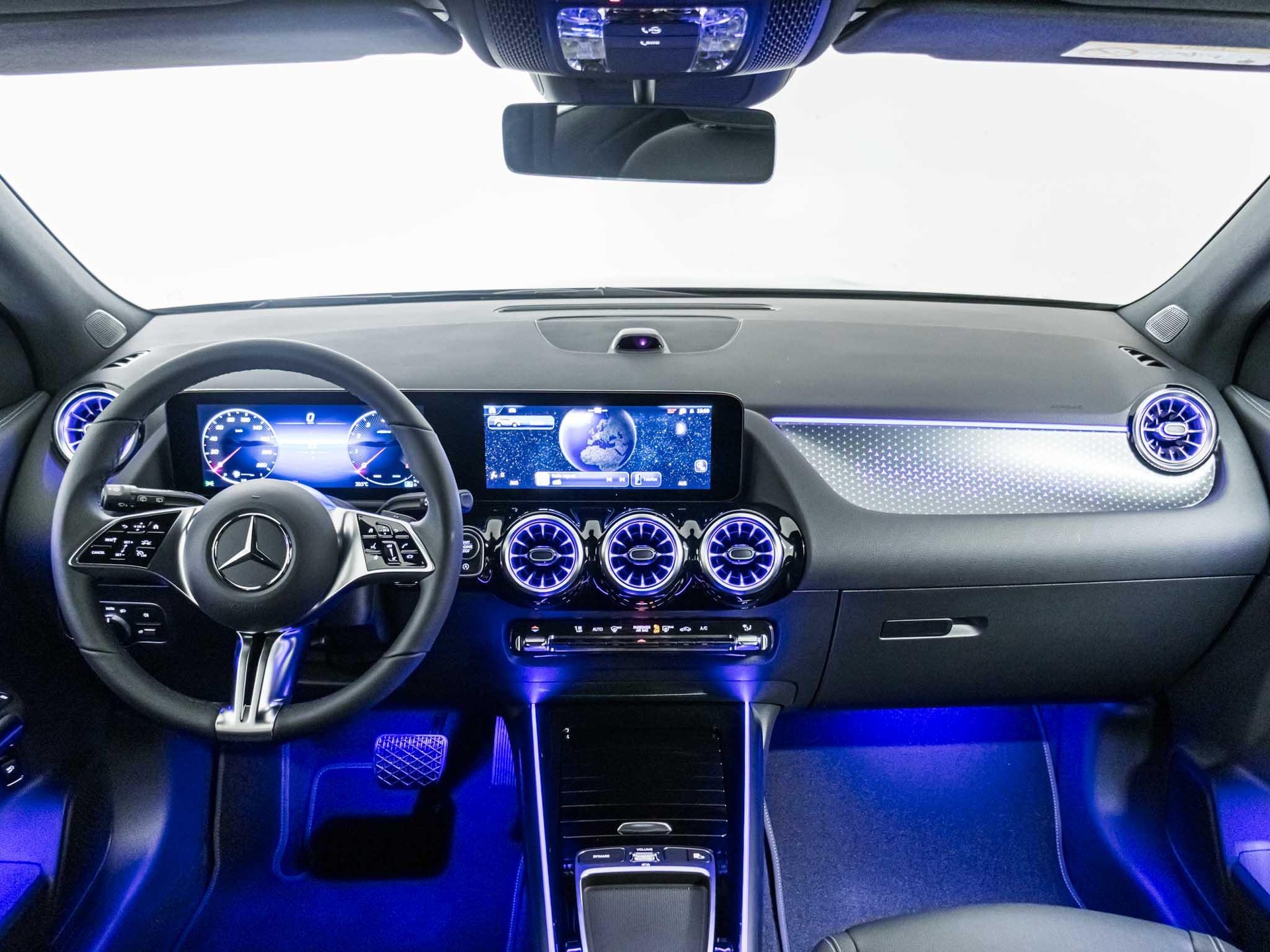 MERCEDES-BENZ GLA 200 "Night Star"-image-10