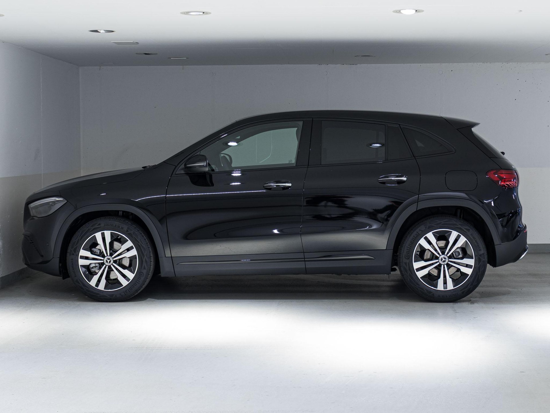 MERCEDES-BENZ GLA 200 "Night Star"-image-4