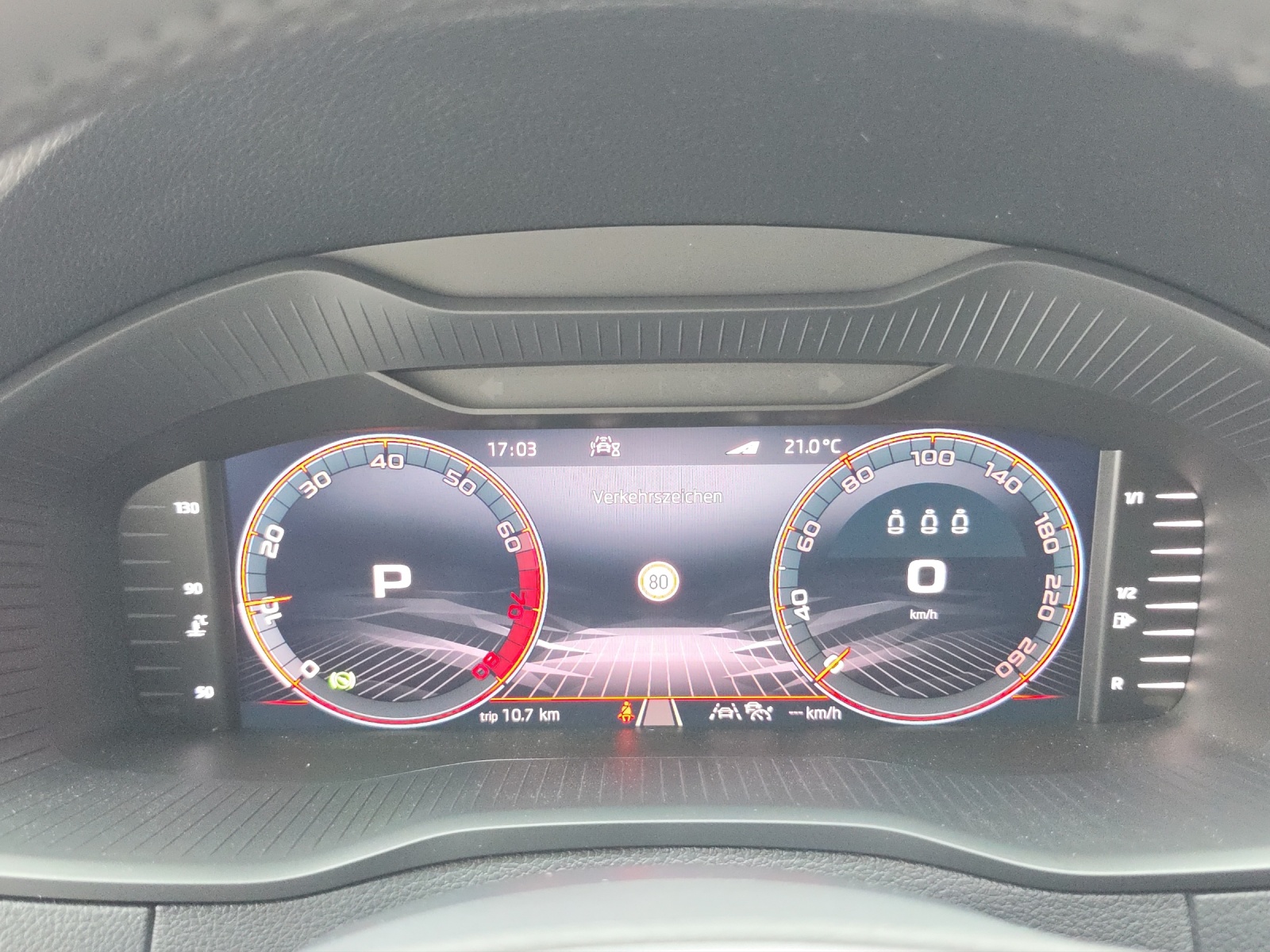 SKODA Karoq 2.0 TSI SportLine 4x4 DSG-image-6