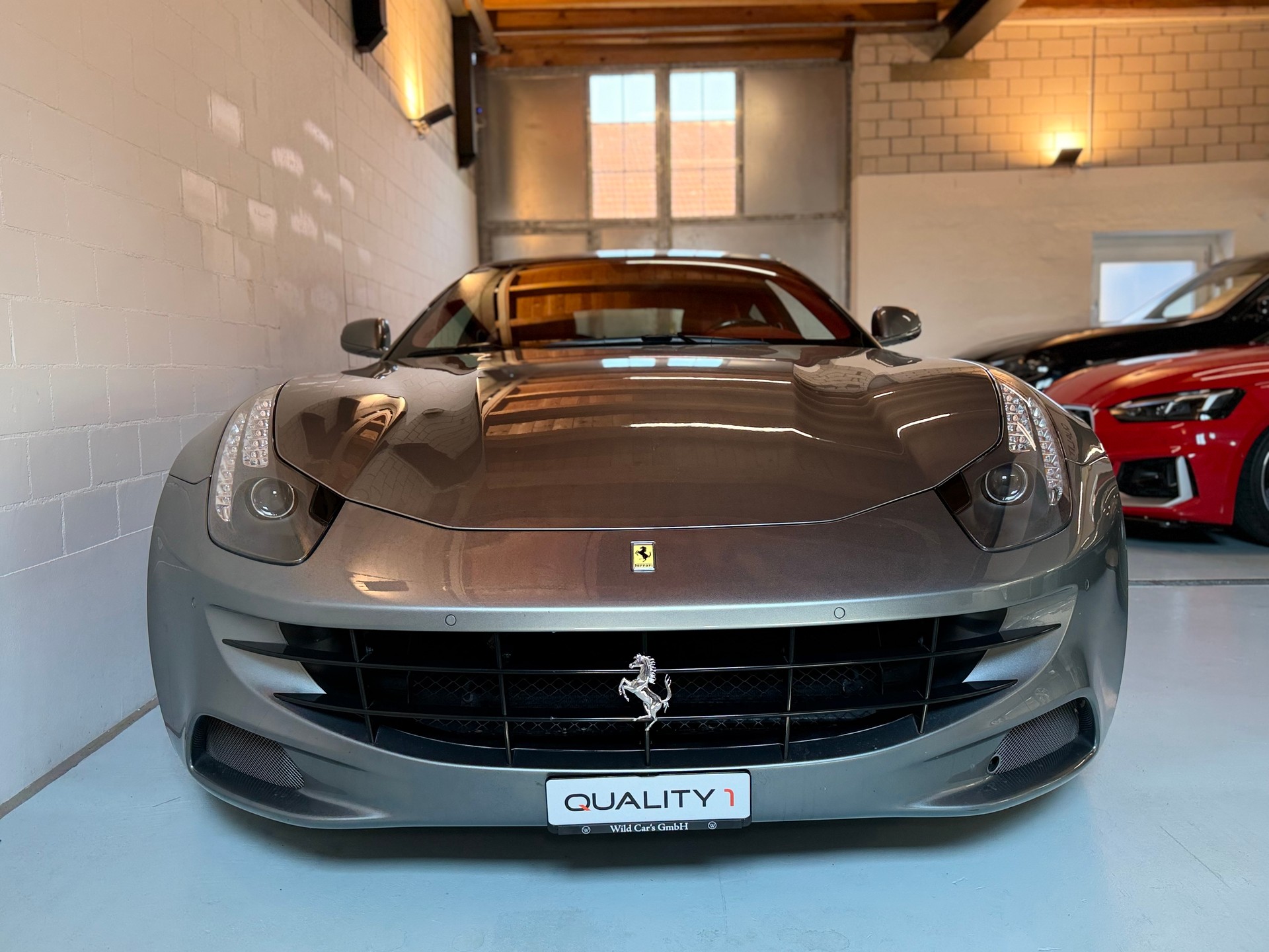 FERRARI FF-showroom-element-1