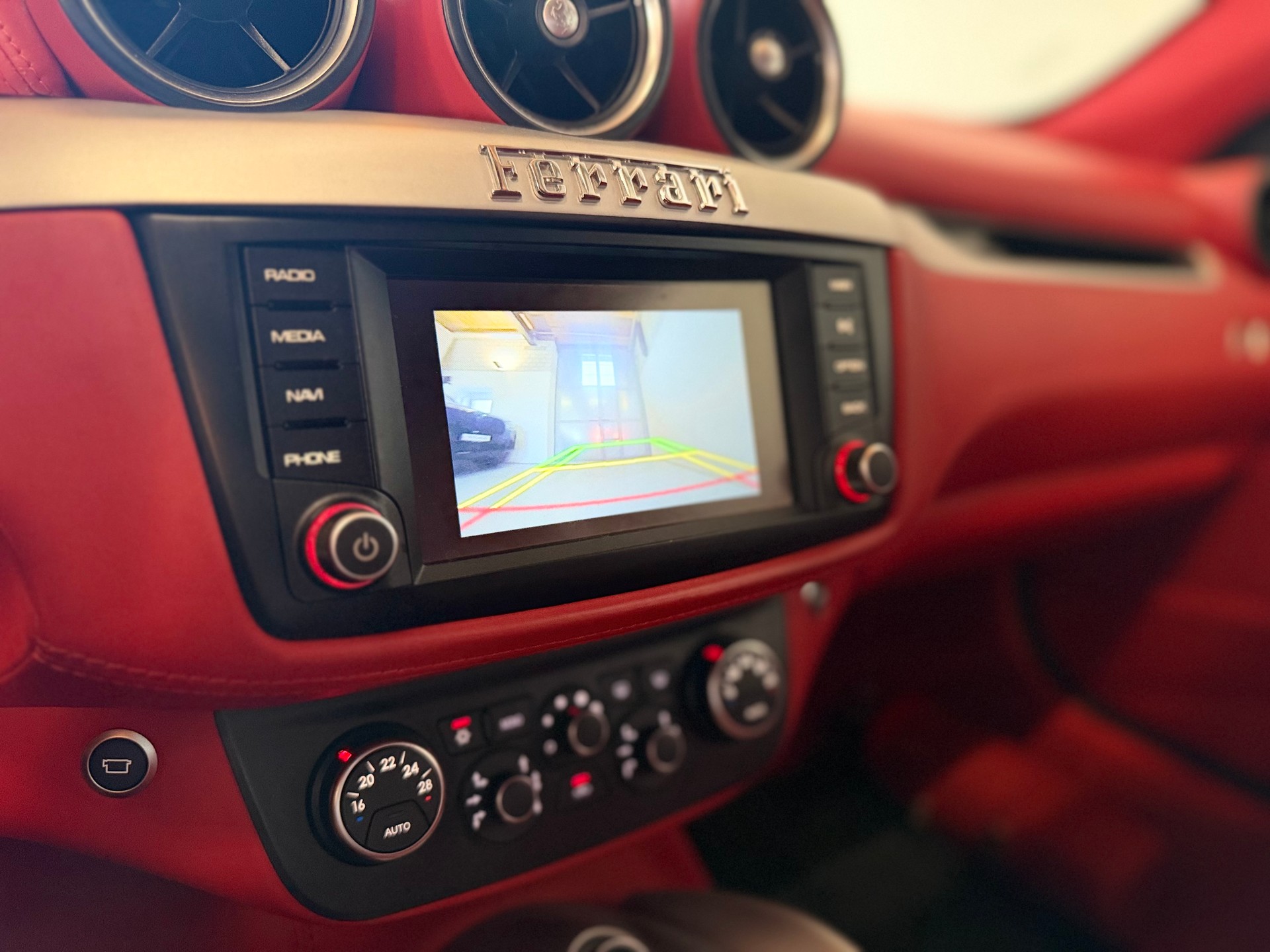 FERRARI FF-image-17