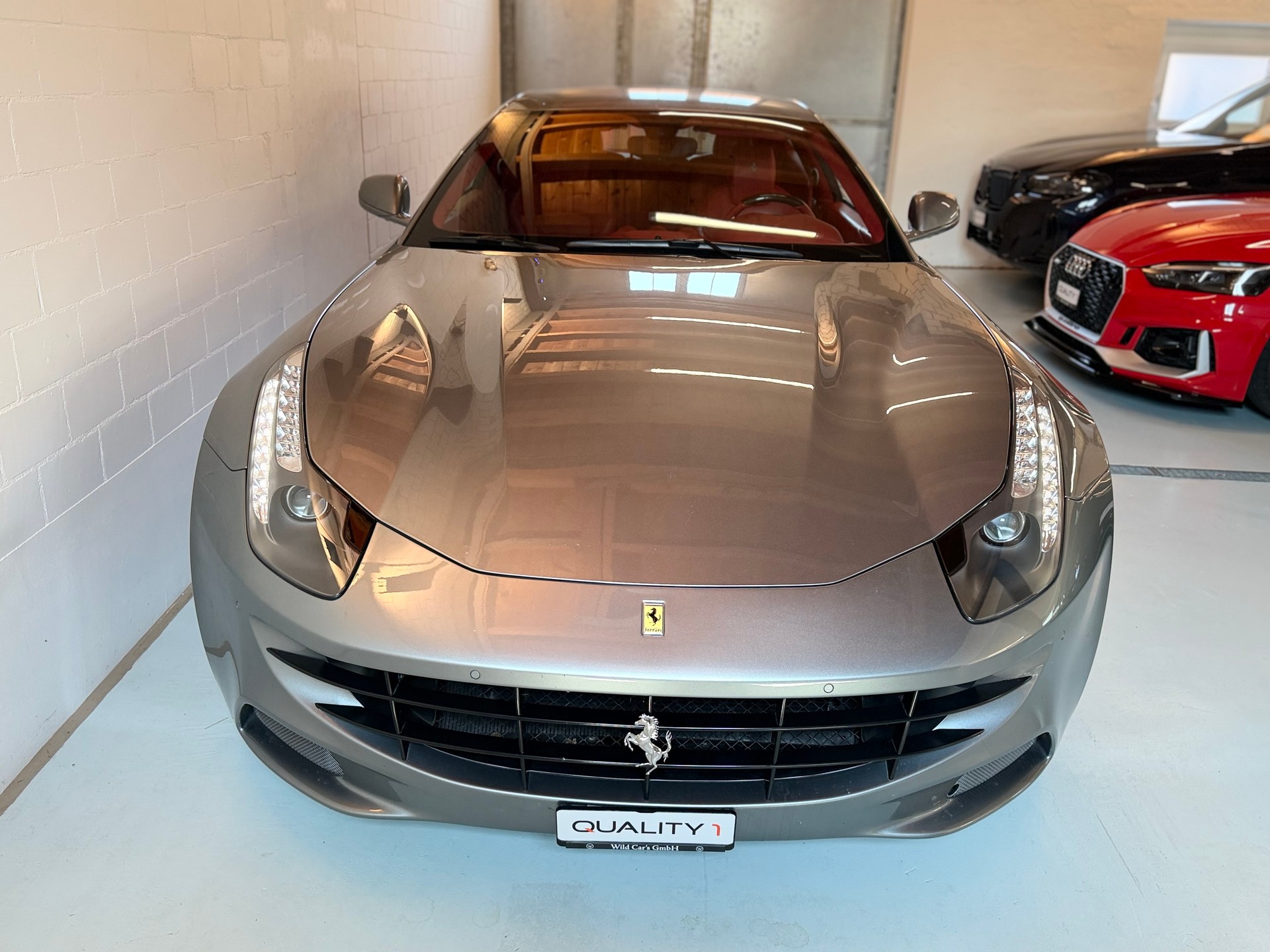 FERRARI FF-showroom-element-2