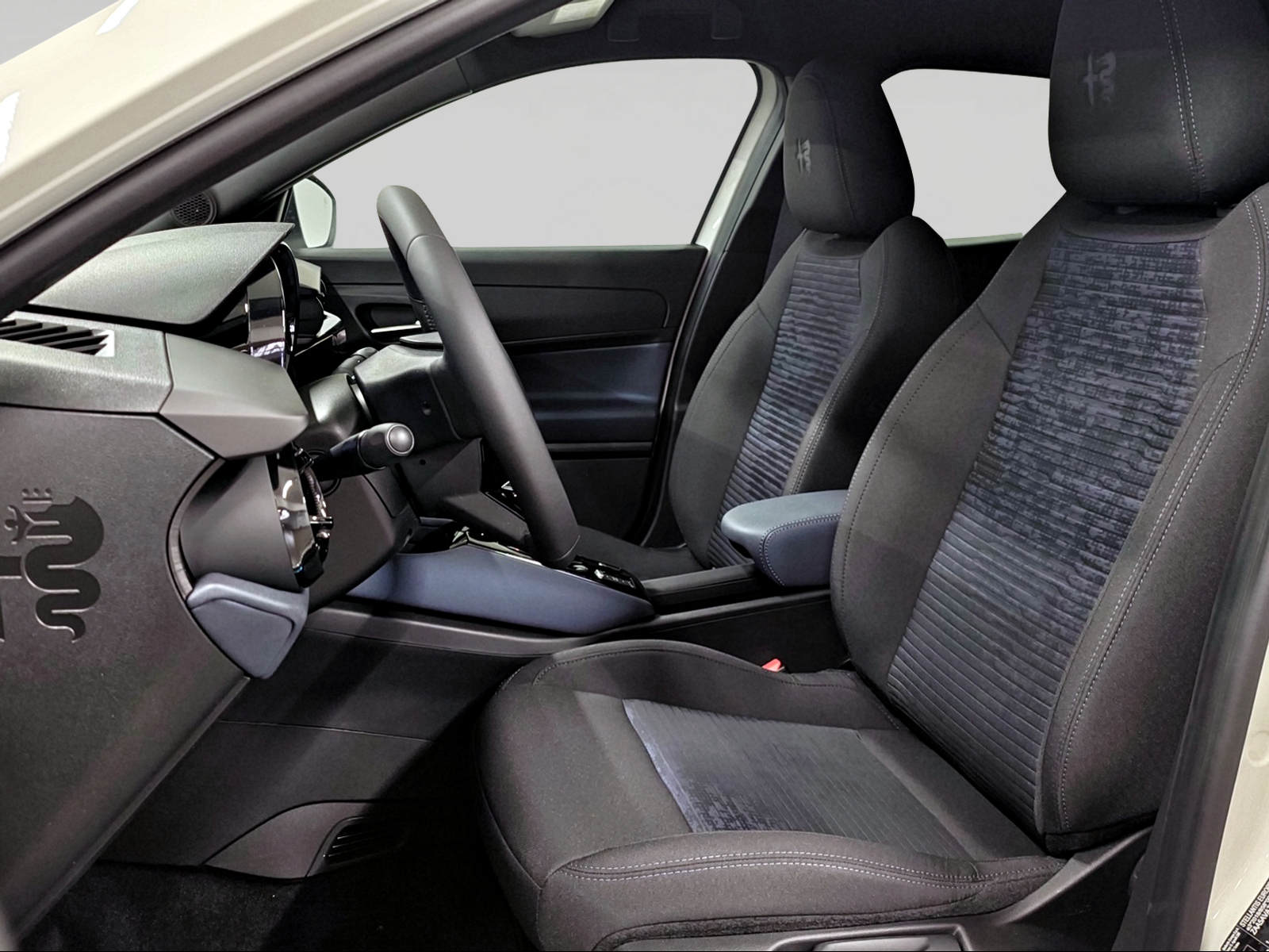 ALFA ROMEO Junior 1.2T MHEV Junior Sprint Tech DCT6 145 PS-image-6