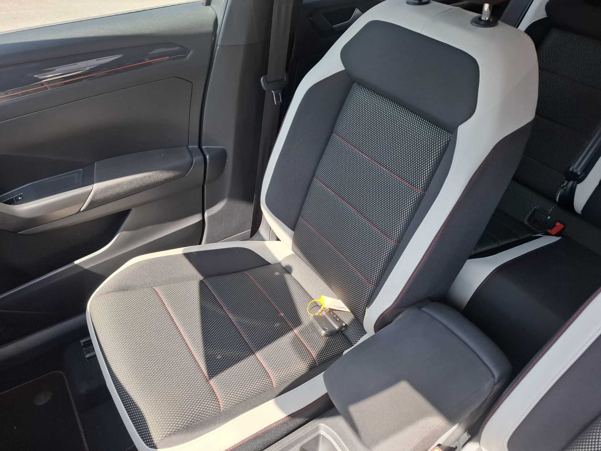 VW T-Roc 2.0 TSI Sport DSG 4Motion-image-6