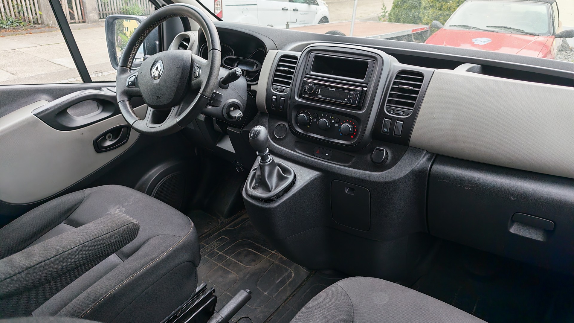 RENAULT Trafic ENERGY dCi 125 Passenger Authentique-image-9