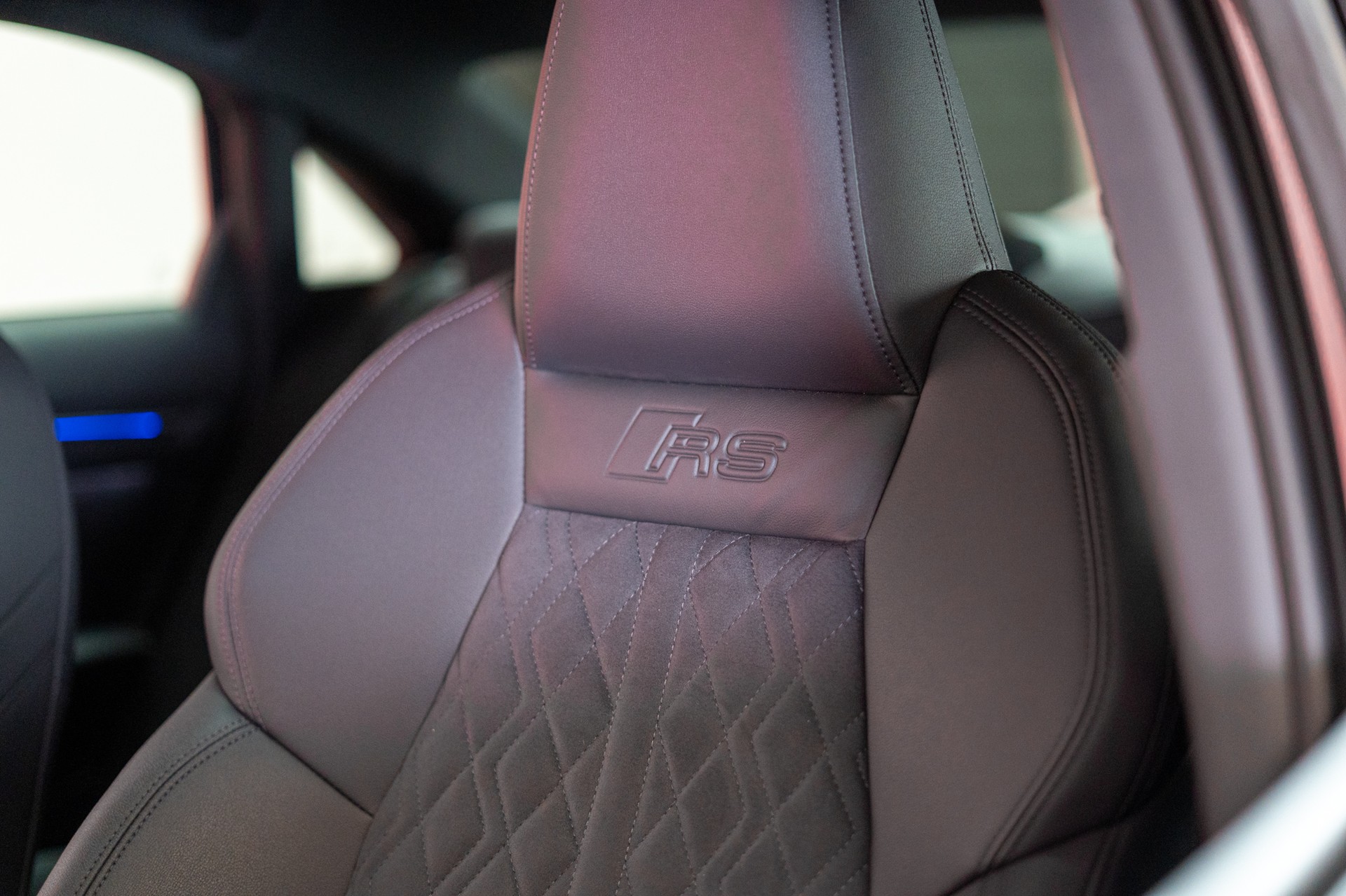 AUDI RS3 Limousine 2.5 TFSI quattro S-Tronic / Panorama-Glasdach / Performance-Abgasanlage / Massage-Sitz-image-10