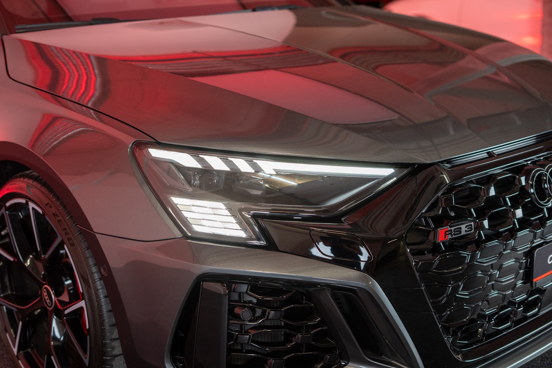 AUDI RS3 Limousine 2.5 TFSI quattro S-Tronic / Panorama-Glasdach / Performance-Abgasanlage / Massage-Sitz-image-29
