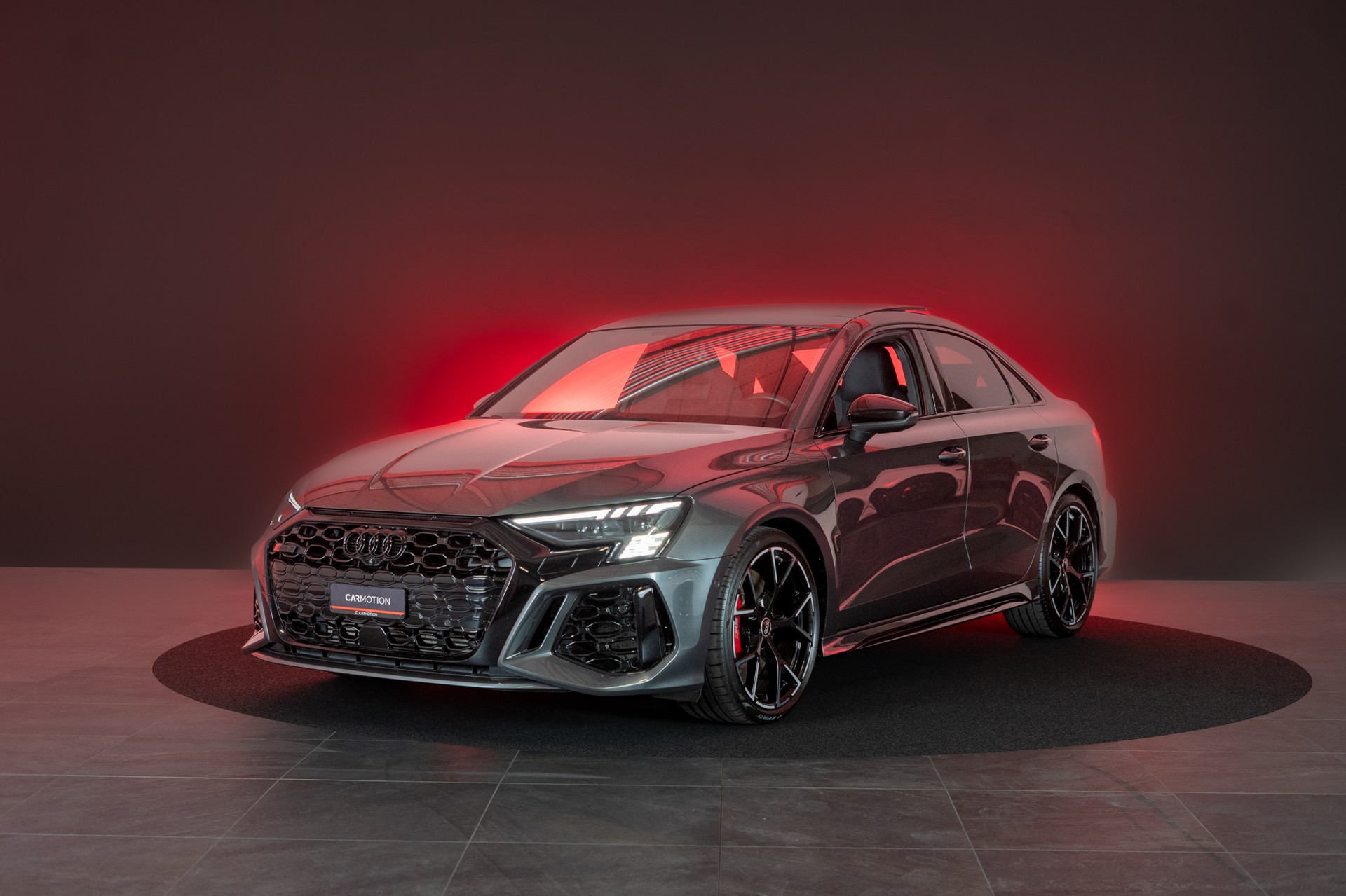 AUDI RS3 Limousine 2.5 TFSI quattro S-Tronic / Panorama-Glasdach / Performance-Abgasanlage / Massage-Sitz
