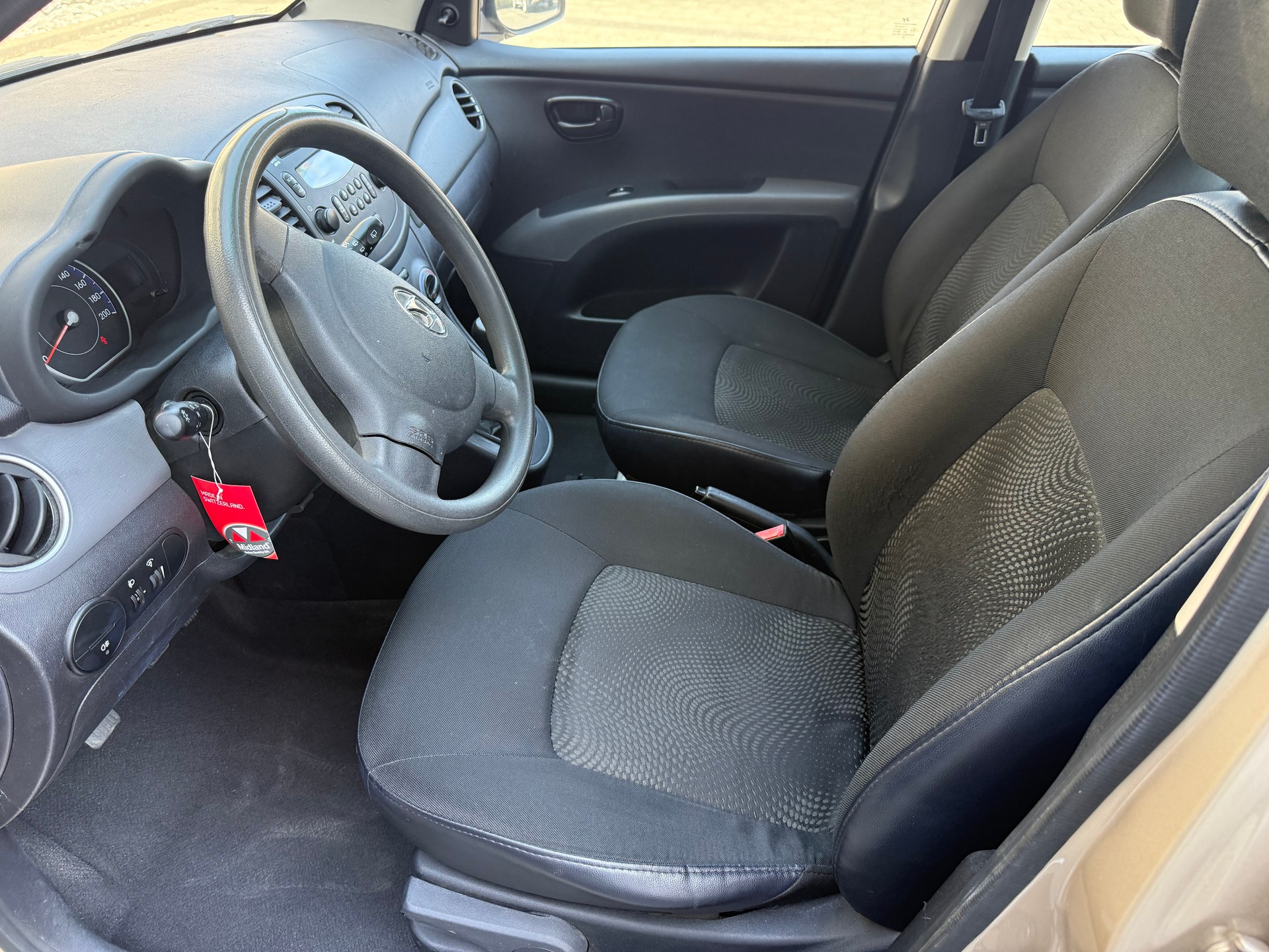 HYUNDAI i10 1.1 Comfort-image-10