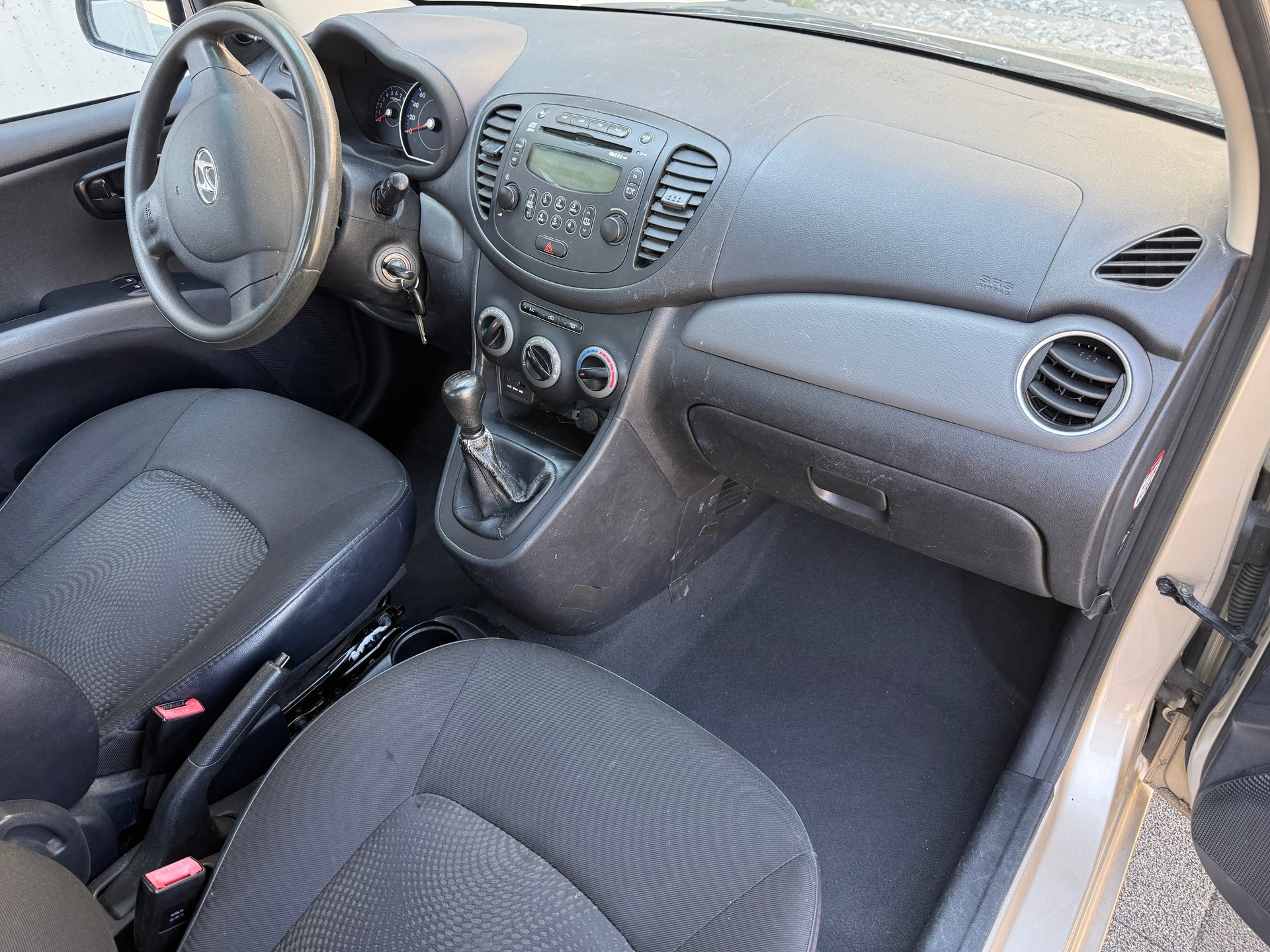 HYUNDAI i10 1.1 Comfort-image-9