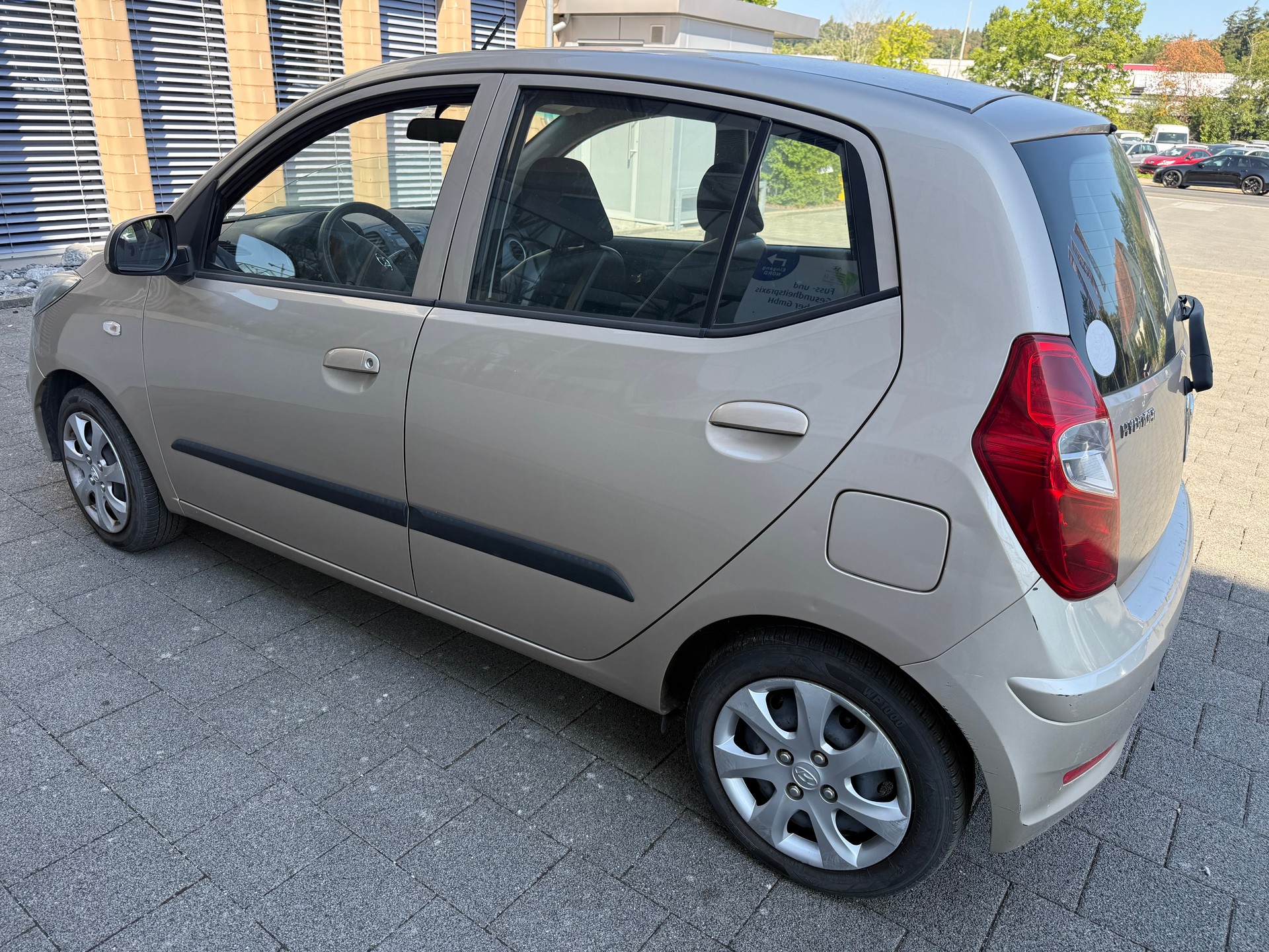 HYUNDAI i10 1.1 Comfort-image-3