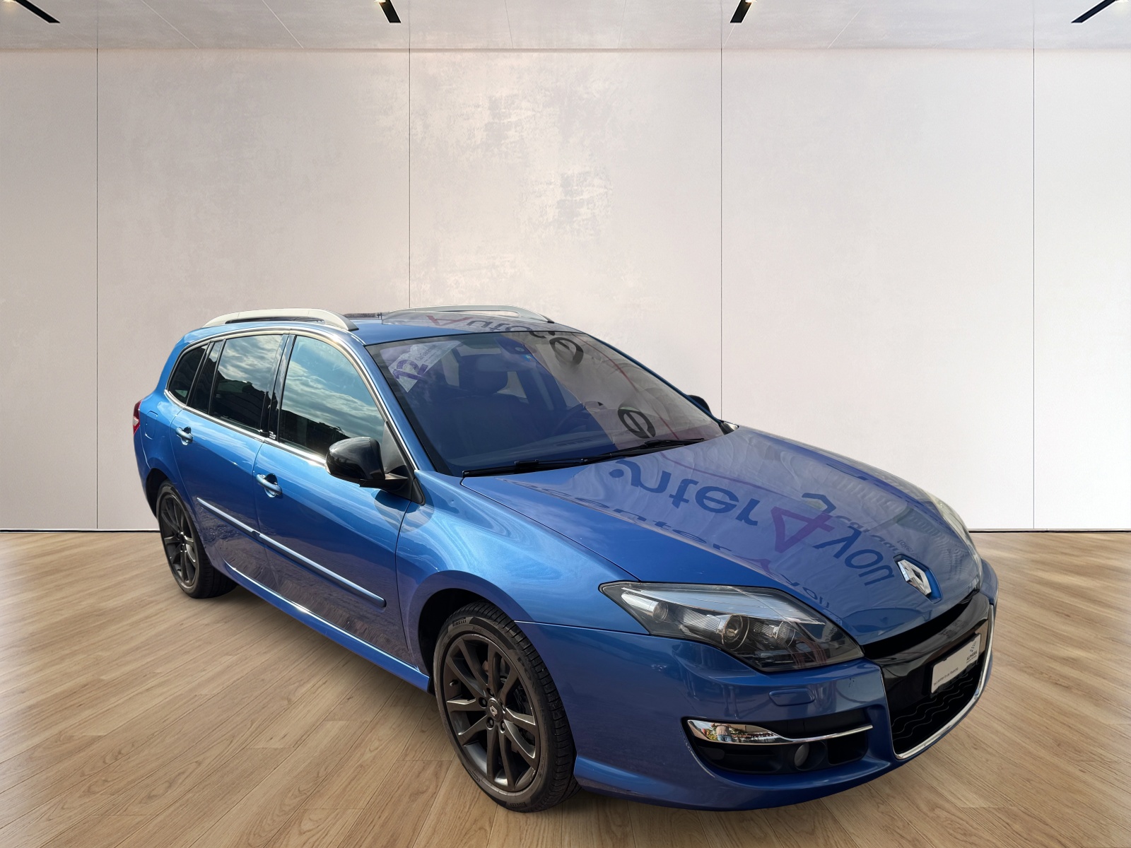 RENAULT LAGUNA-showroom-element-1