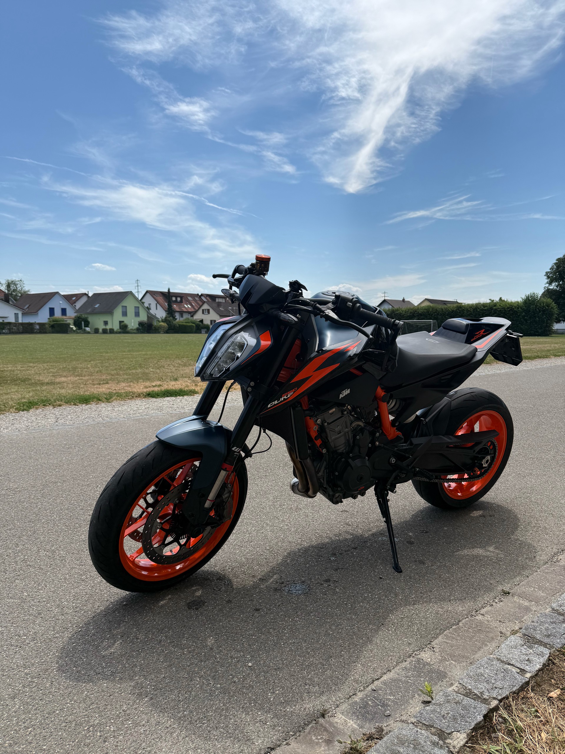 KTM 890 Duke R-image-4
