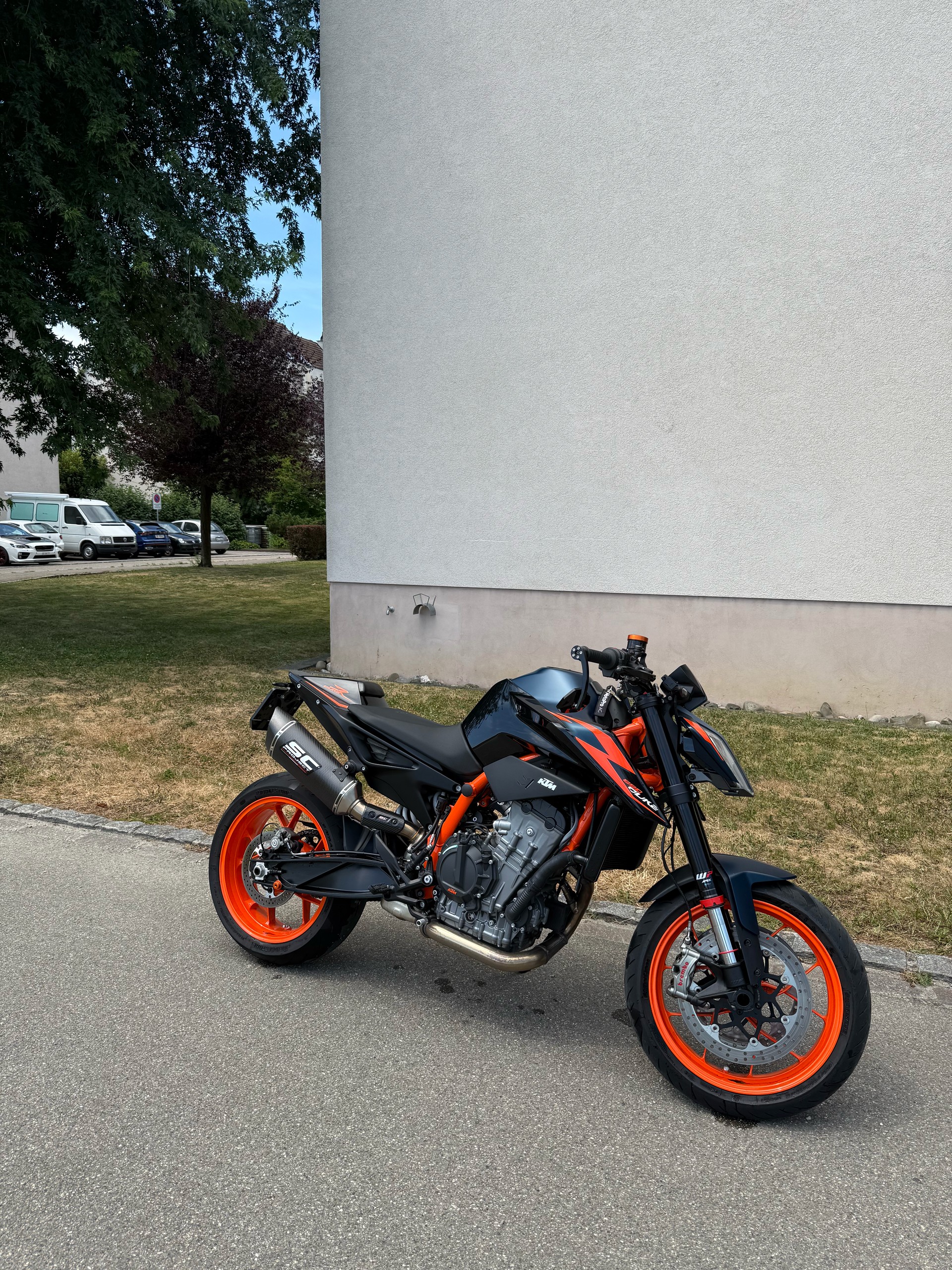 KTM 890 Duke R-image-8