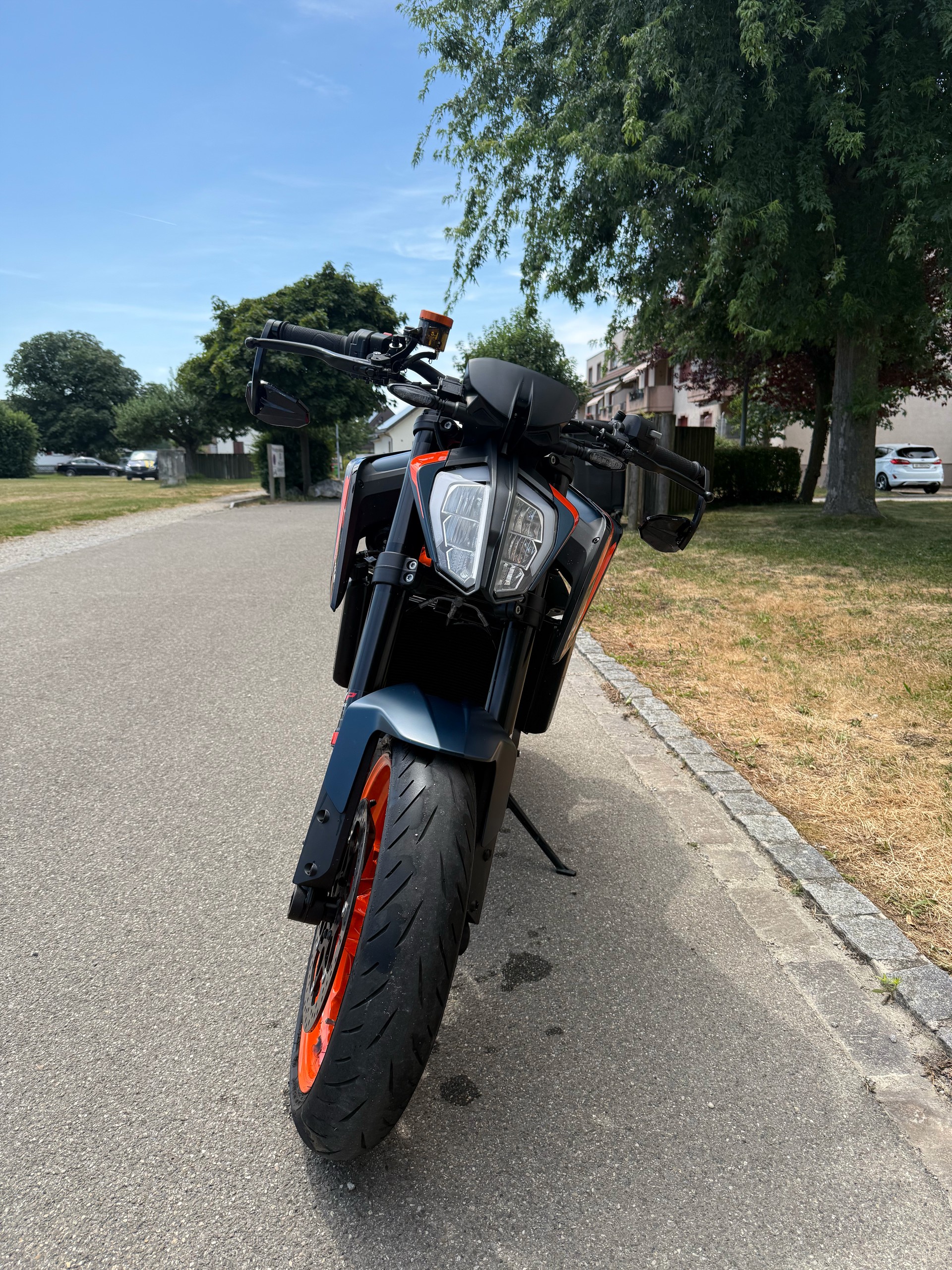 KTM 890 Duke R-image-2