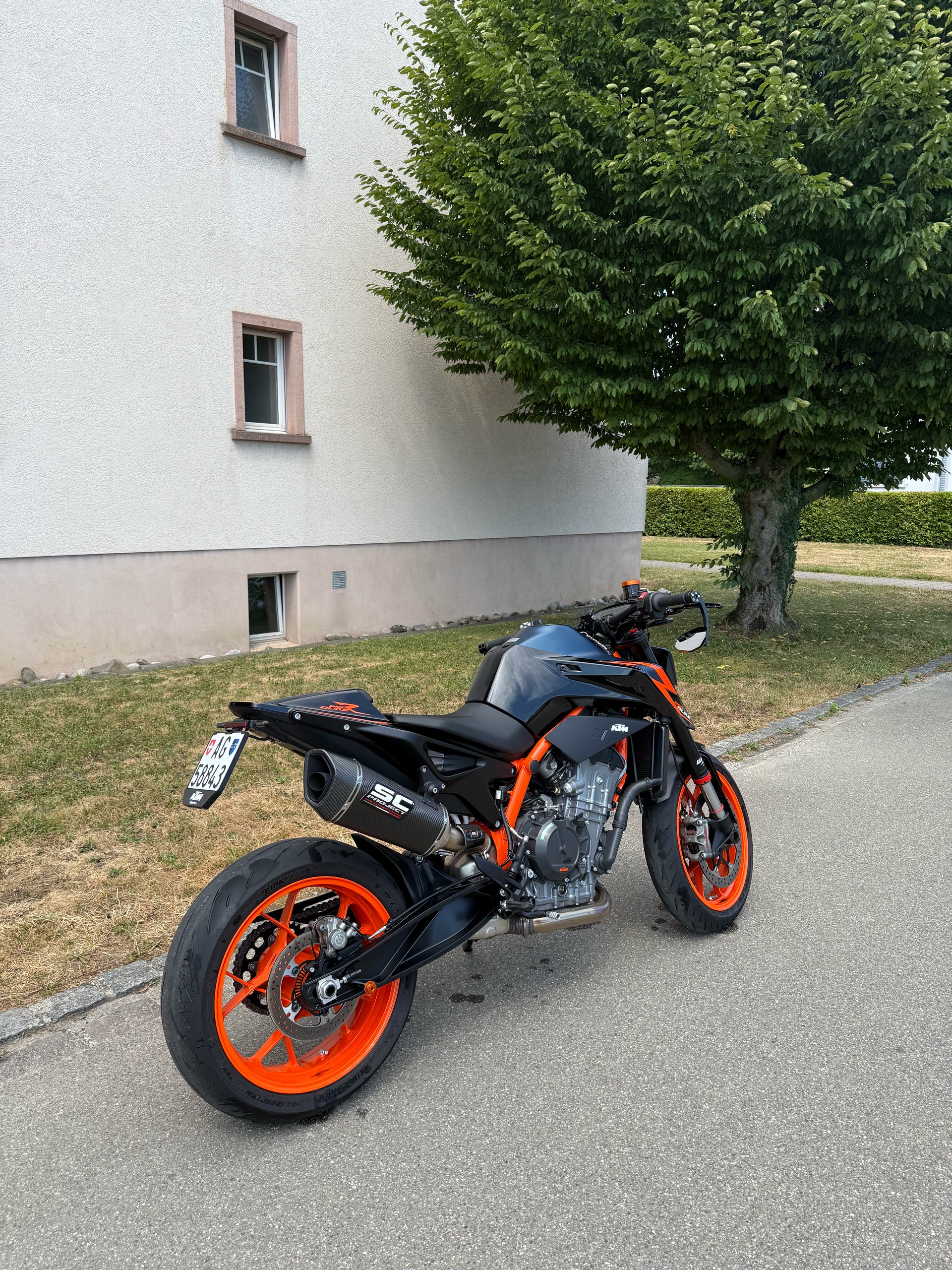 KTM 890 Duke R-image-5